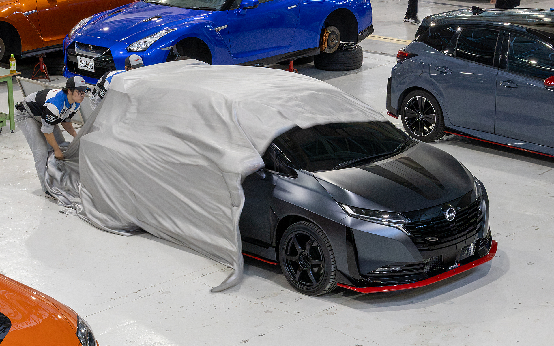 ベールをかぶっていた「AURA NISMO RS Concept」。トークショーの最後にアンベールされた