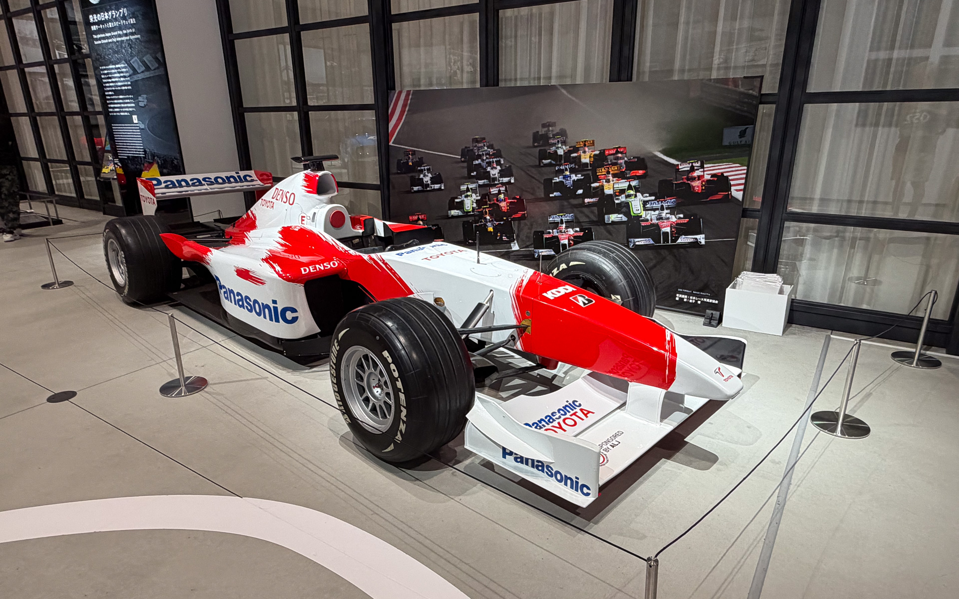 キッズの乗り込み体験ができるトヨタのF1
