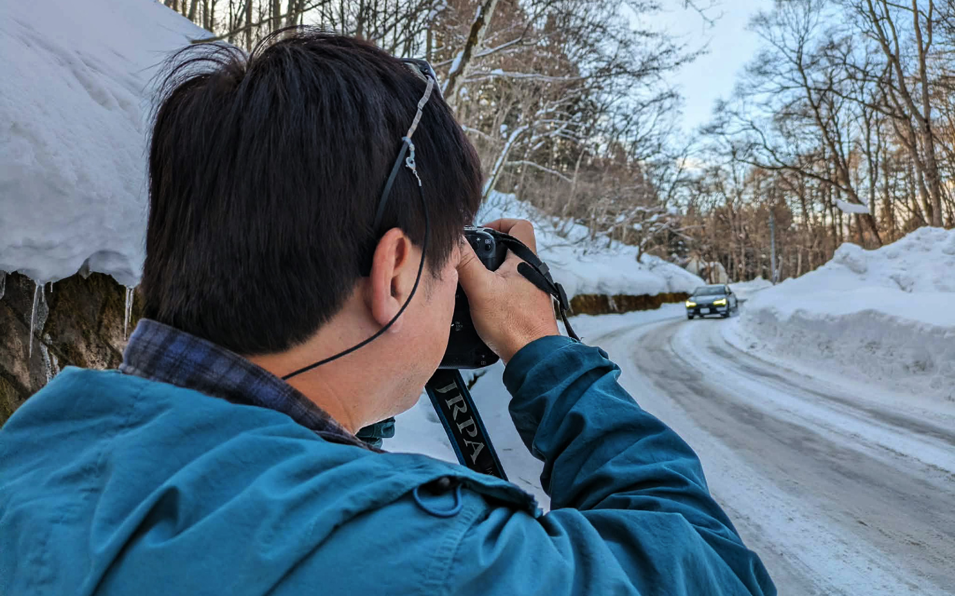 自動車の撮影をすることが多い筆者の現場はワインディングロードも多く、そこまでの移動の足として日々快適に運転しています