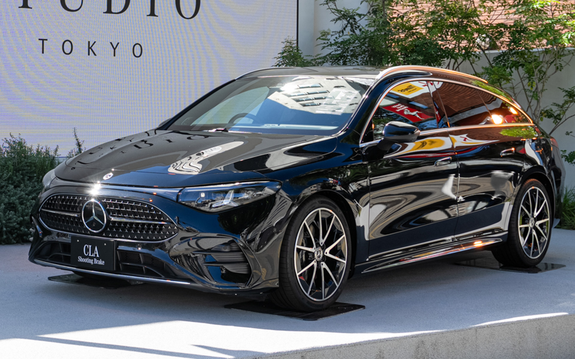 後輪駆動モデルの新型バッテリEV「CLA Shooting Brake with EQ Technology」