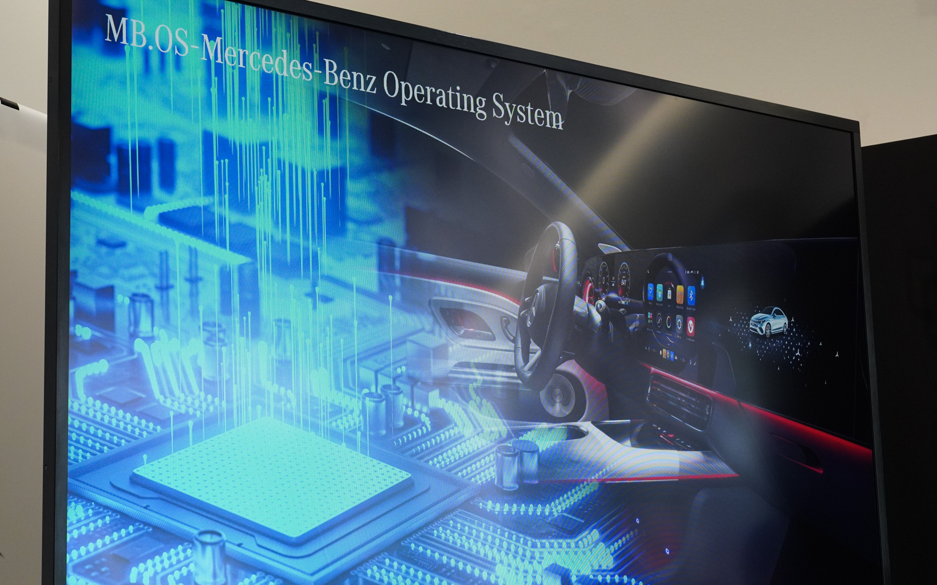 MB.OSはメルセデス・ベンツ独自開発のオペレーティングシステムでCLAに全面採用