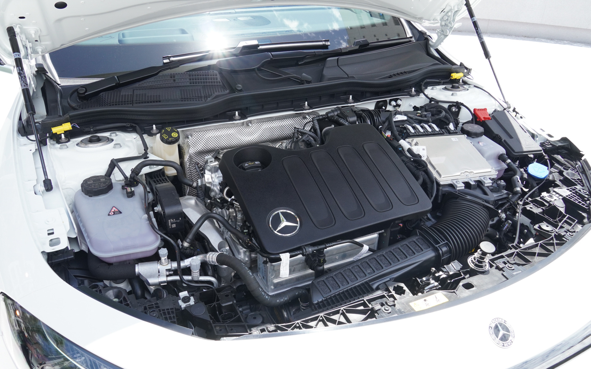 ハイブリッドのエンジン。直列4気筒1.5リッターガソリンエンジン「M252」に、48Vハイブリッドシステムを搭載