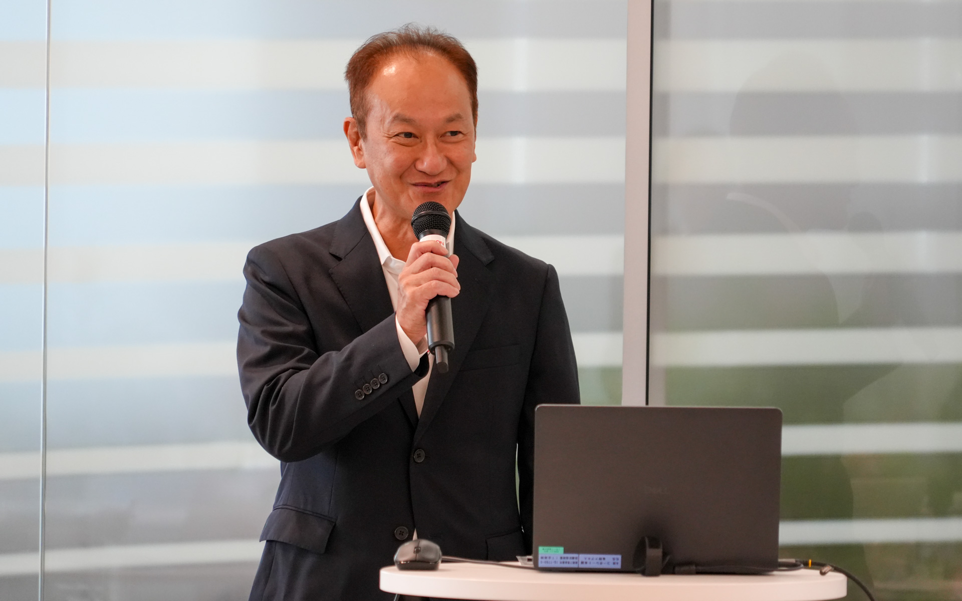 会見の冒頭でコネクテッドデータ活用の狙いと概要を語るARCHION CDOの萩原恭太郎氏