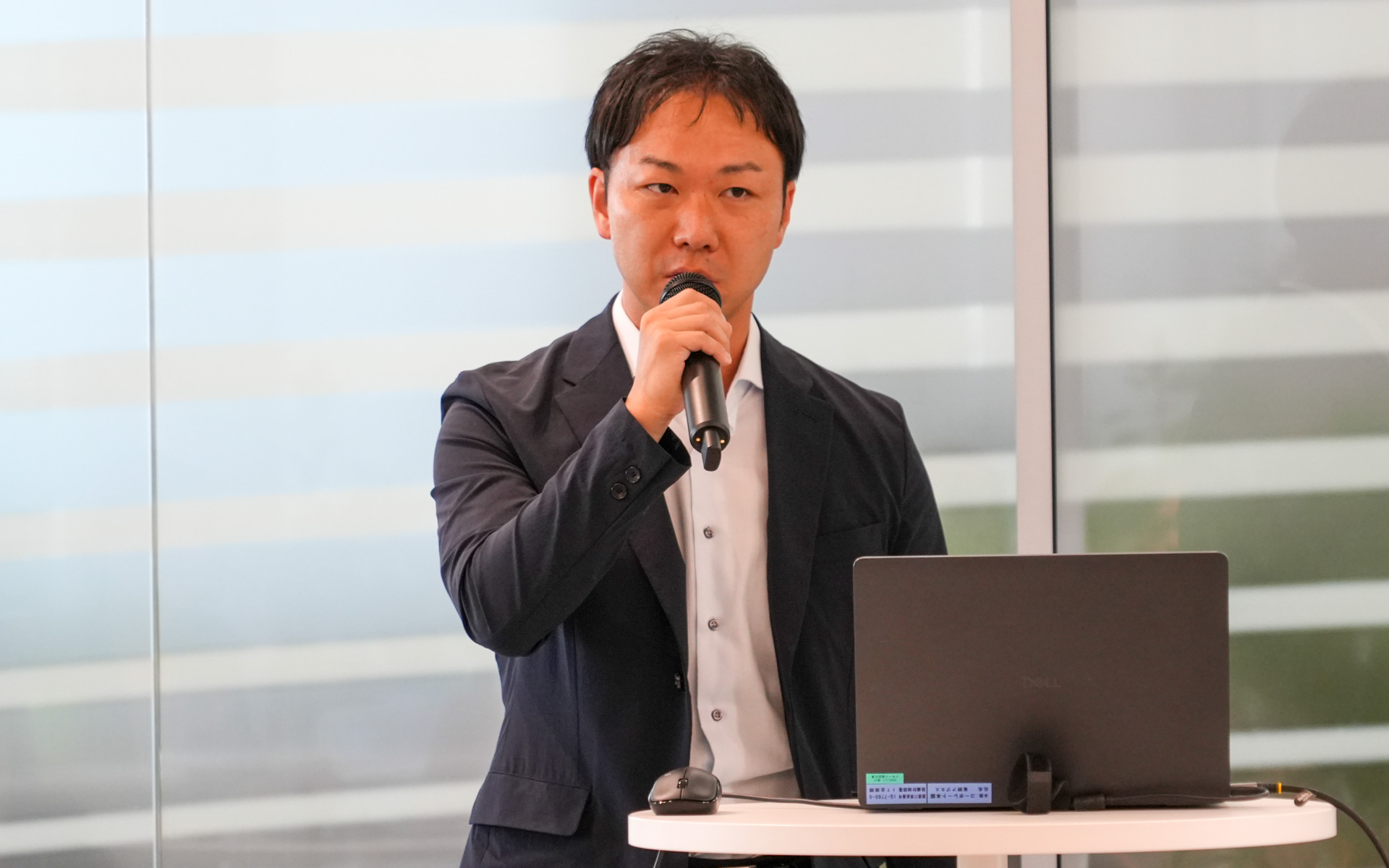 具体的なユースケースや「Logita」の技術的仕組みを詳細に解説する日野コンピューターシステムの重藤崇志氏