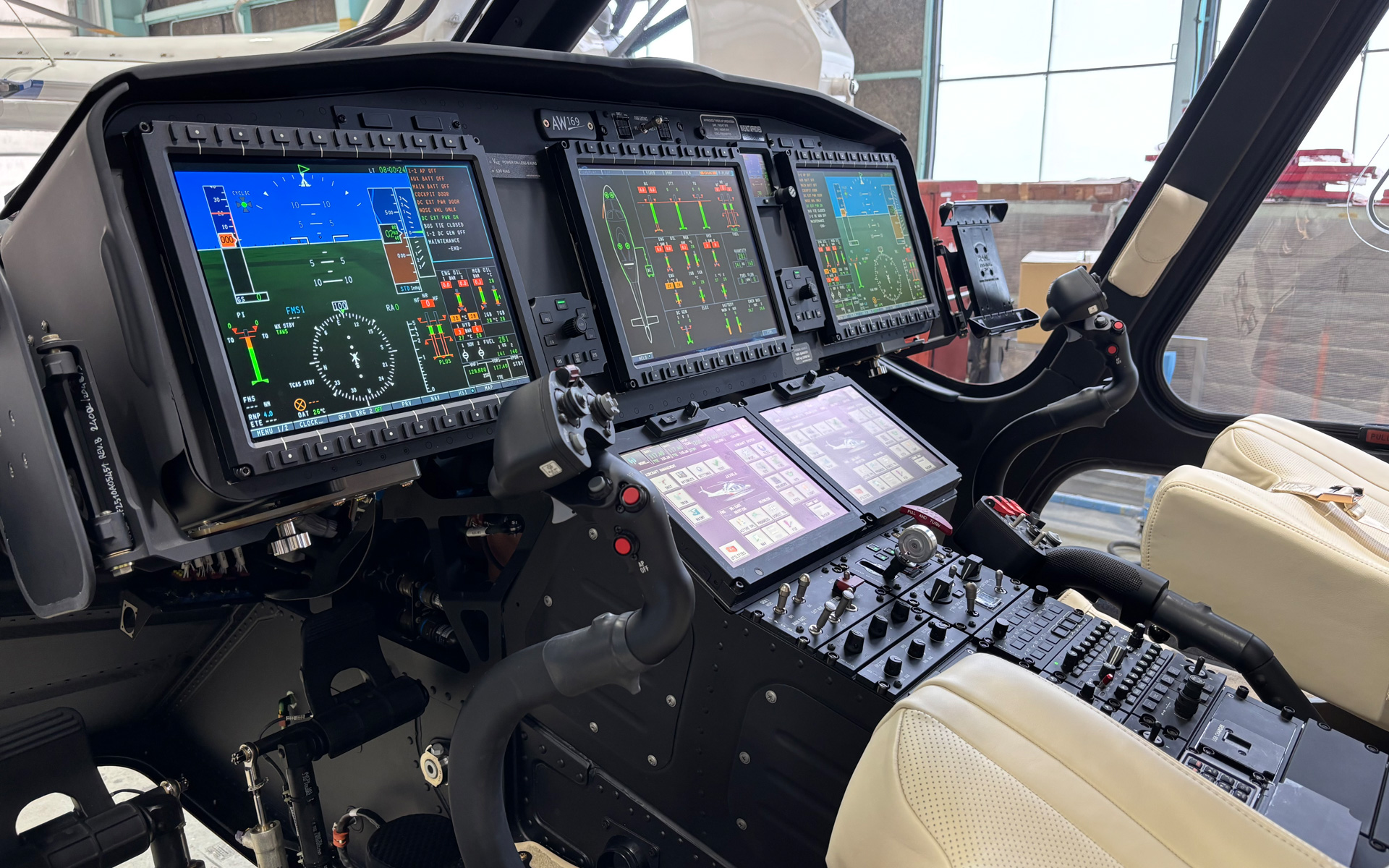LEXUS Helicopterのコクピット