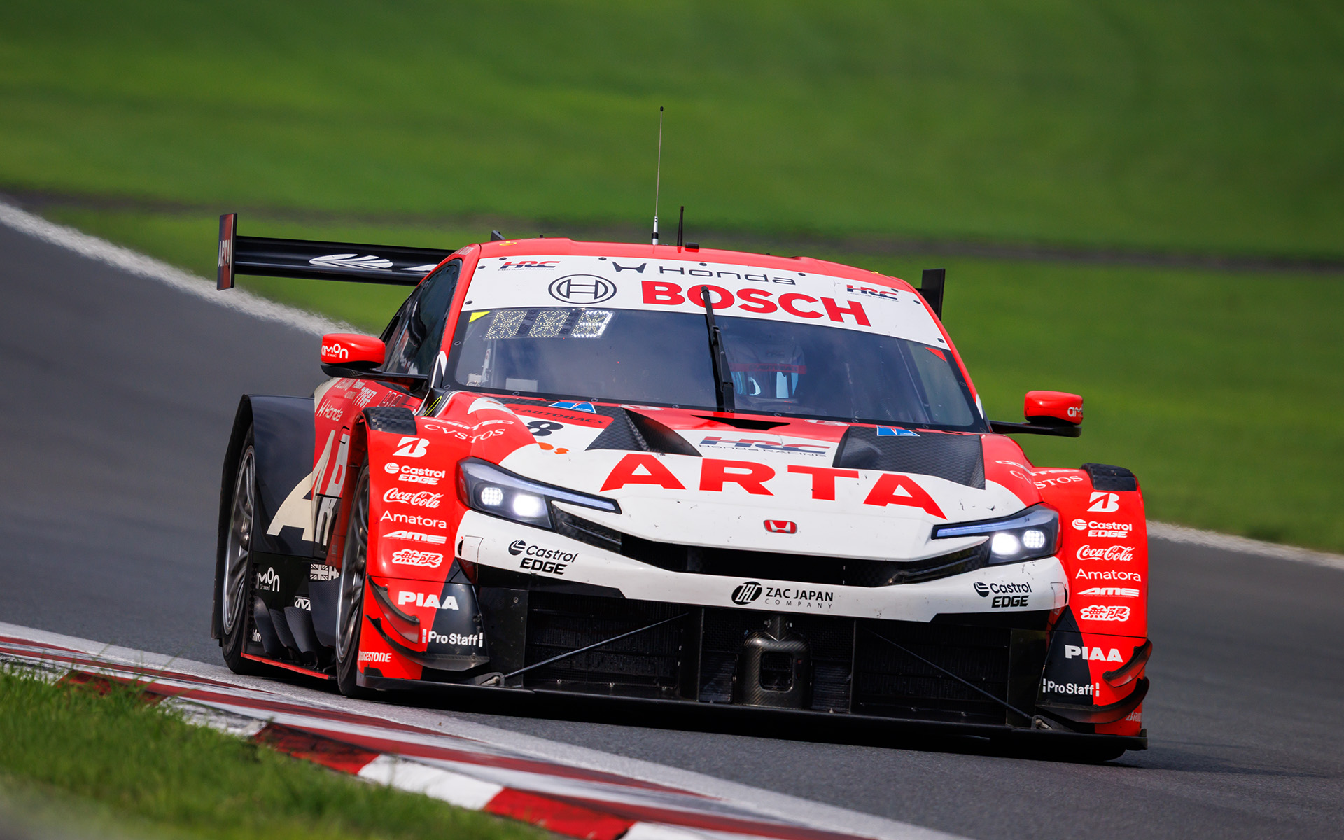 終盤で100号車の背後に迫ったが2位でフィニッシュした8号車 ARTA MUGEN HRC PRELUDE-GT（太田格之進/大津弘樹組、BS）