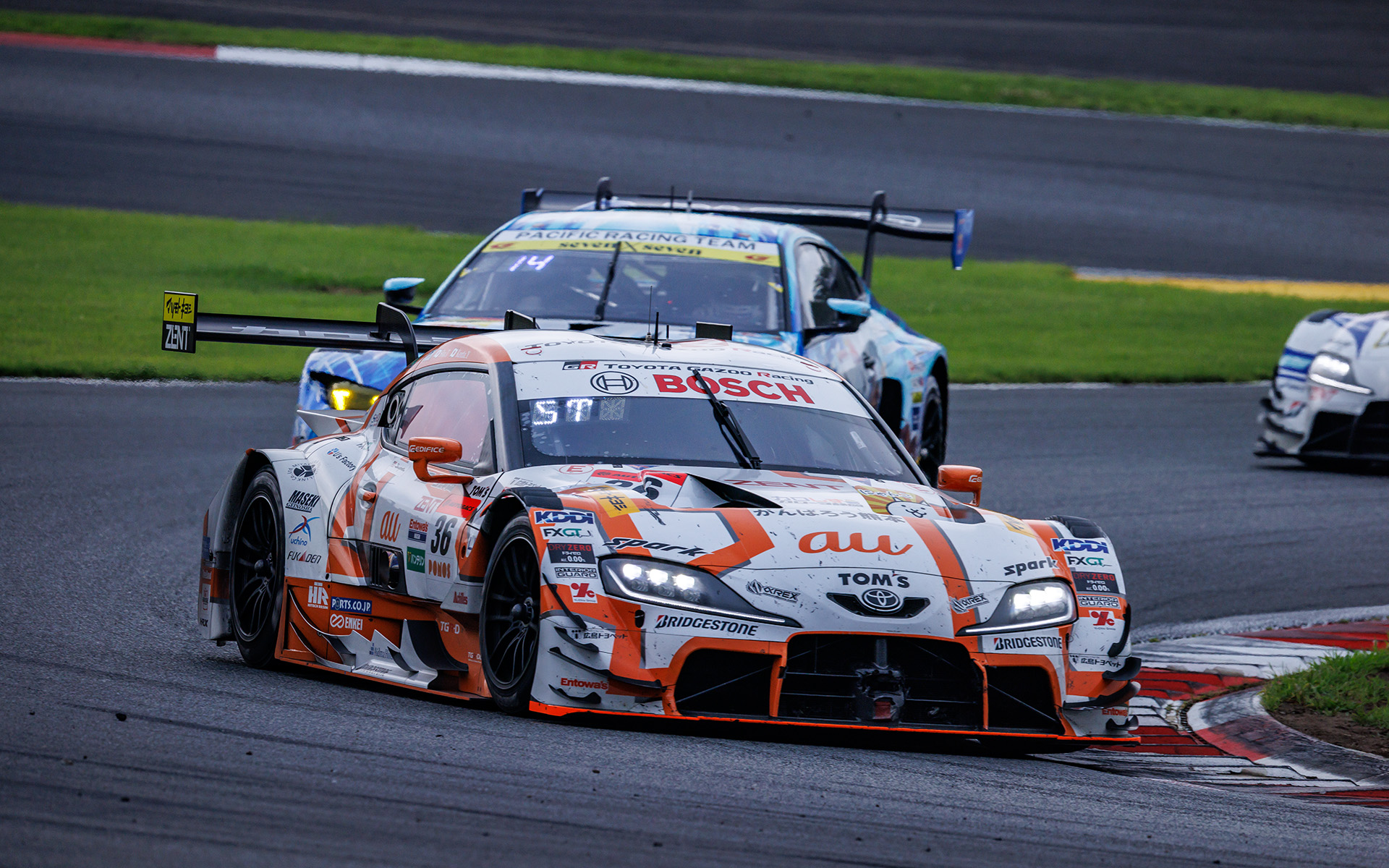 11位スタートから4位フィニッシュという怒涛の追い上げを見せた36号車 au TOM'S GR Supra（坪井翔/山下健太組、BS）