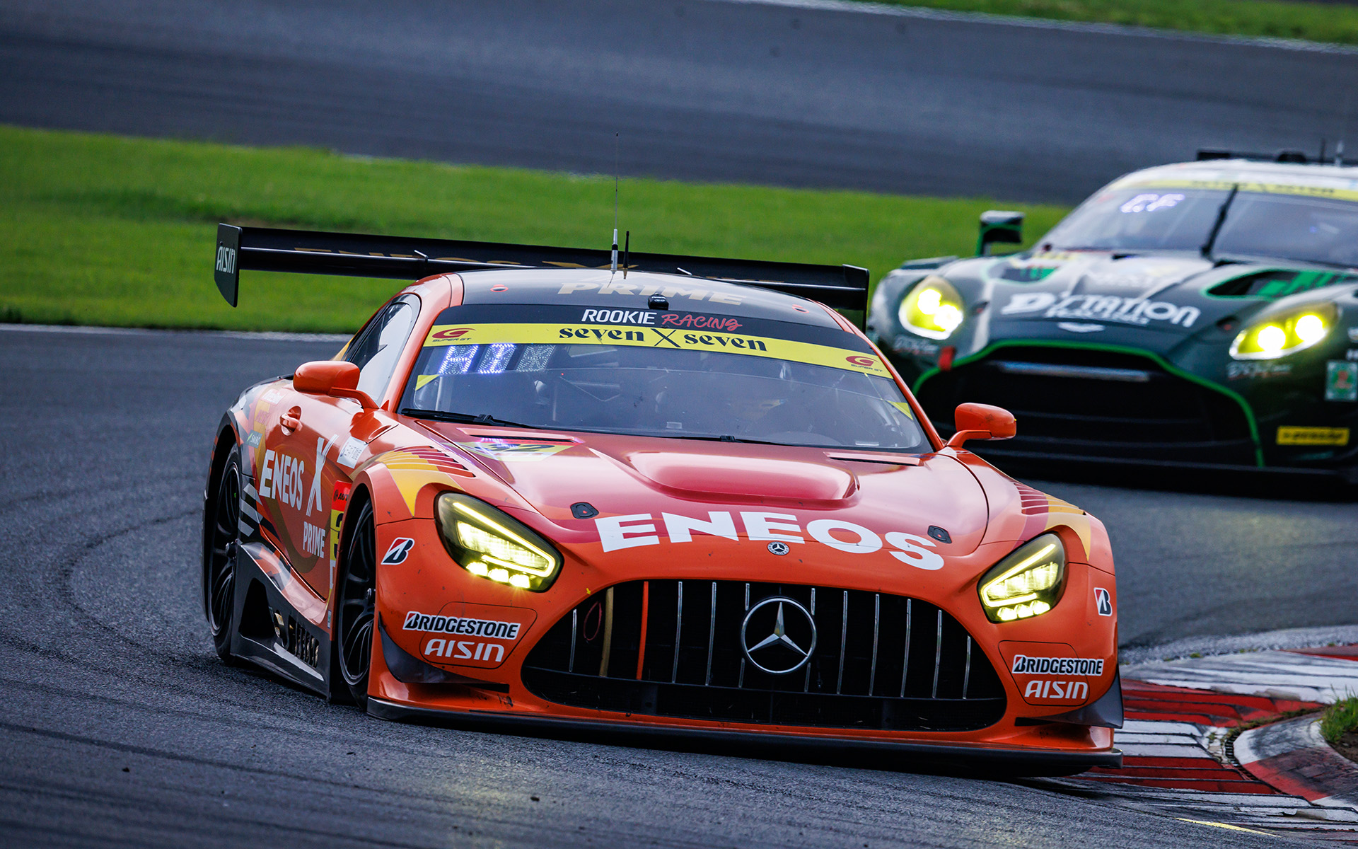激しい2位争いを制した32号車 ENEOS X PRIME AMG GT3（石浦宏明/鈴木斗輝哉組、BS）
