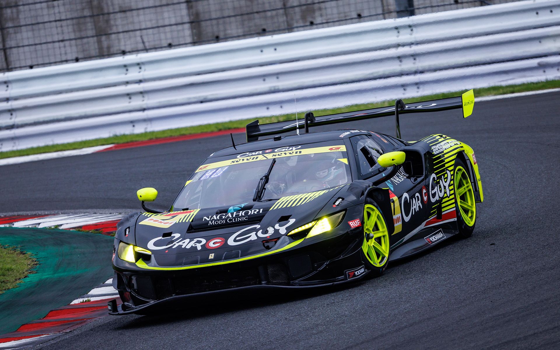 フェラーリ同士の争いで勝利をつかんだ7号車 CARGUY Ferrari 296 GT3 EVO（ザック・オサリバン/梅垣清組、YH）