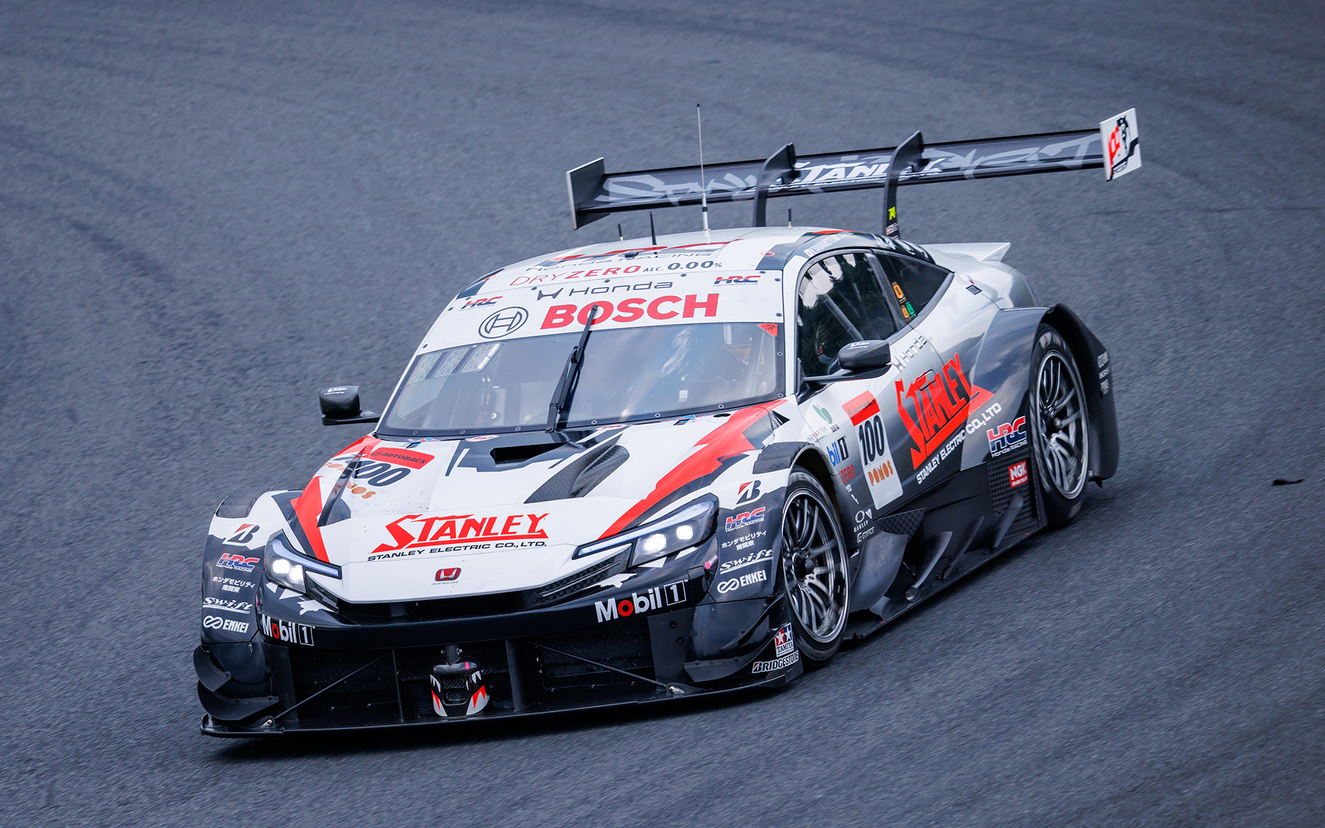 HRCの新マシンとして初優勝した100号車 STANLEY HRC PRELUDE-GT（山本尚貴/牧野任祐）