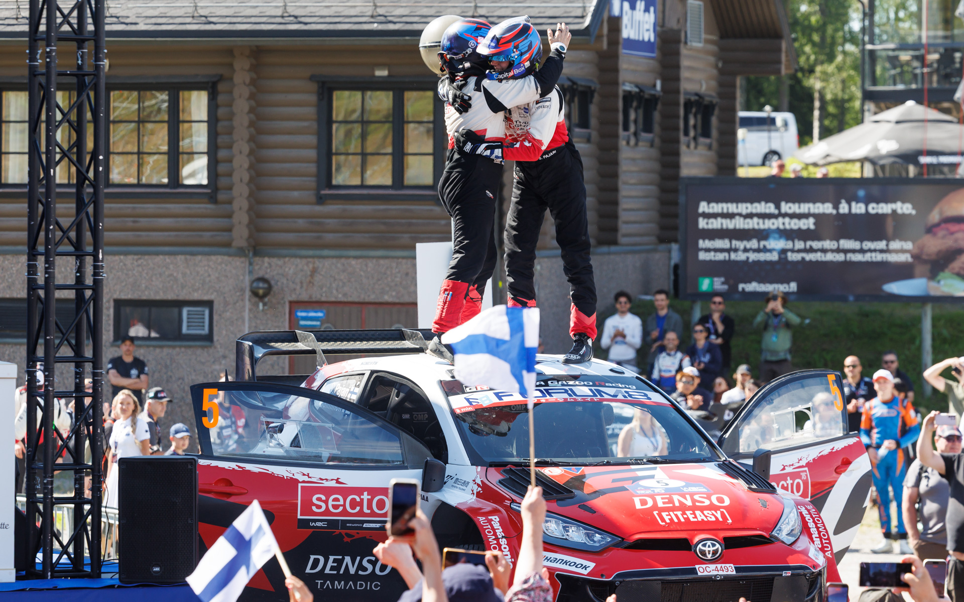 WRC第10戦ラリー・フィンランドで母国初優勝を果たしたサミ・パヤリ/マルコ・サルミネン組（GR YARIS Rally1 5号車）