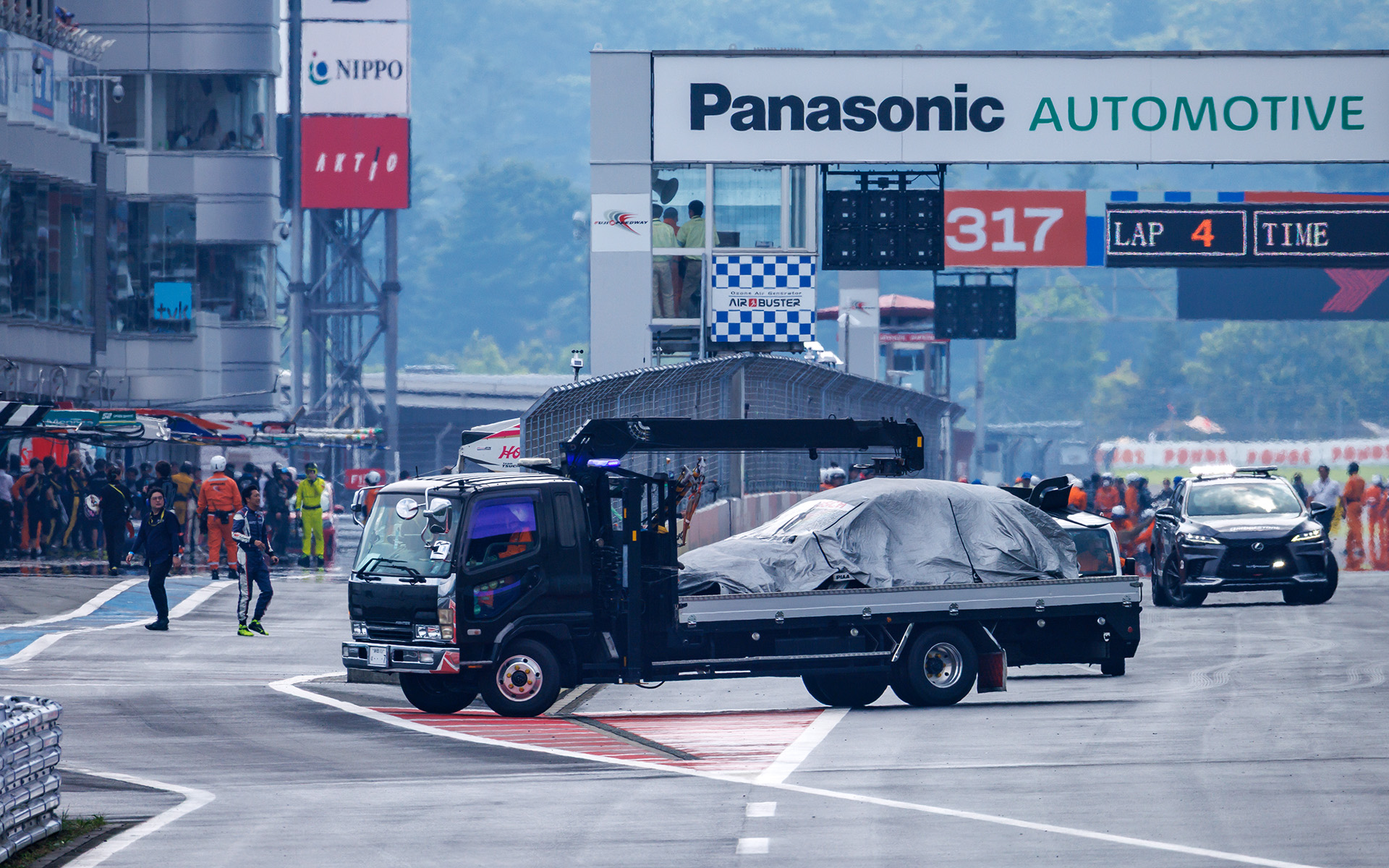 スーパーGT第4戦富士の決勝にて、スタート直後に起きたクラッシュシーン