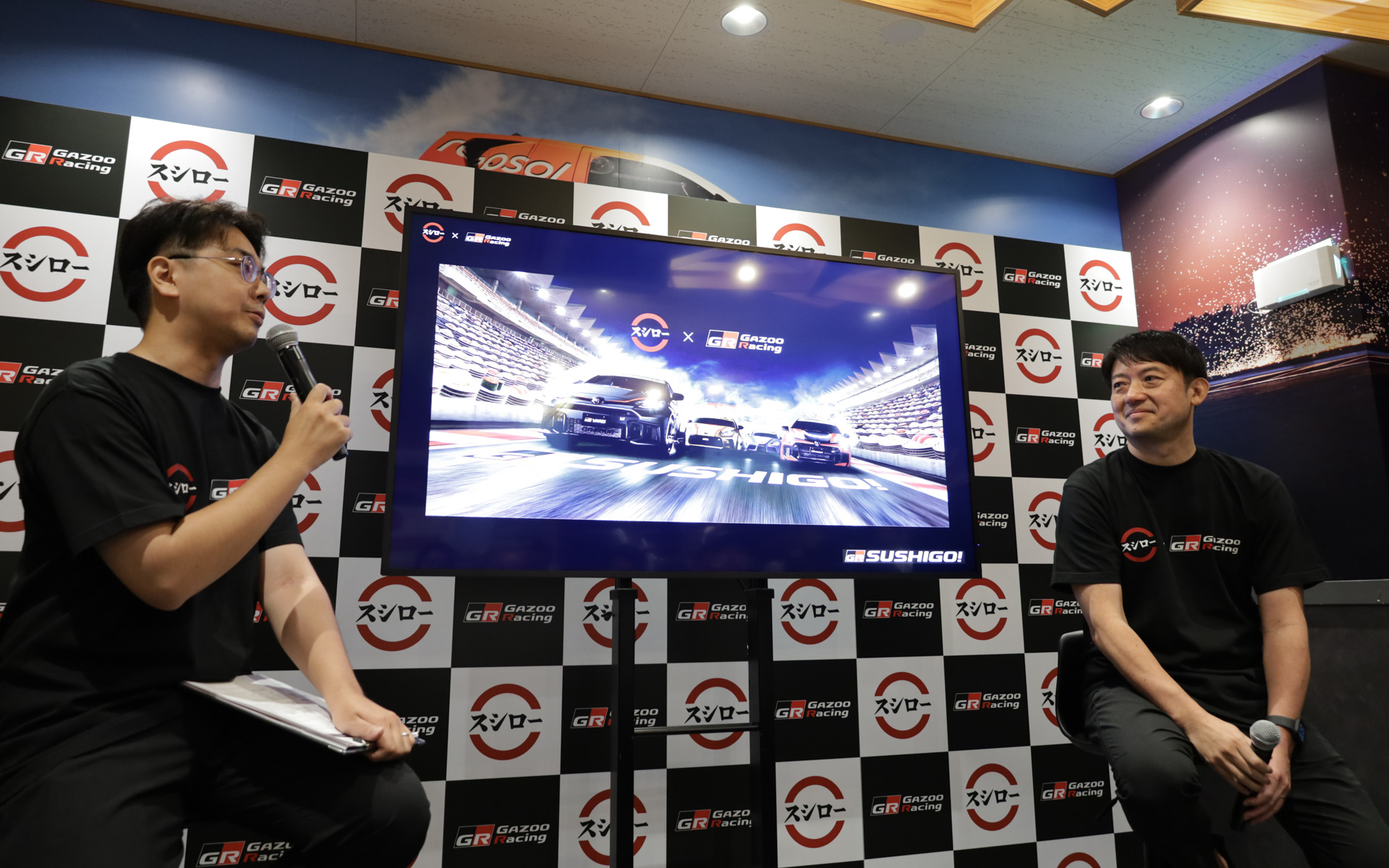 登壇したFOOD&LIFE COMPANIESの森拓海氏（左）と、トヨタ自動車 GRブランド事業推進部 部長の三枝正樹氏（右）