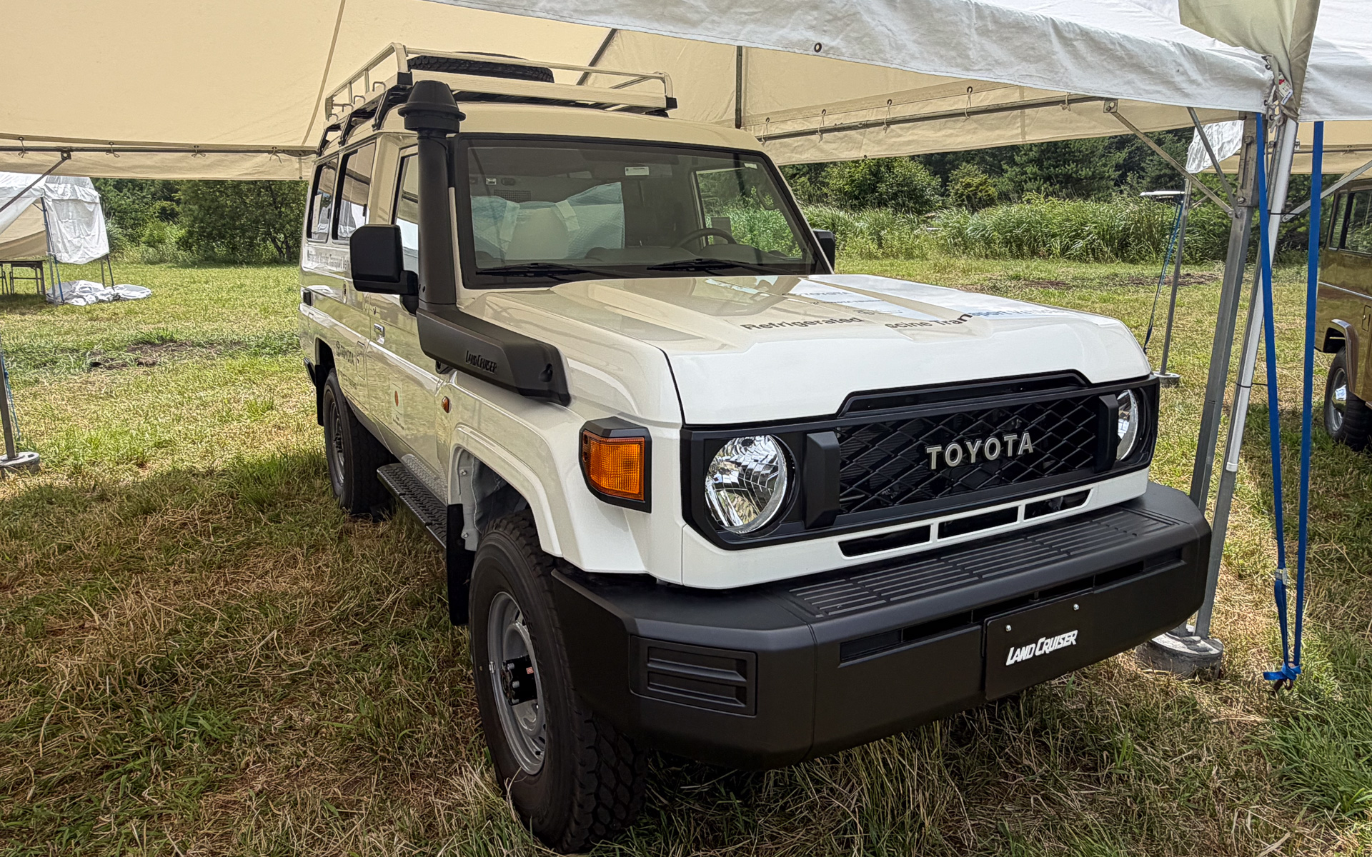 ランドクルーザー 78をベースとしたワクチン保冷輸送車。世界で初めてPQSを取得したクルマであり、医療機器扱いとなる