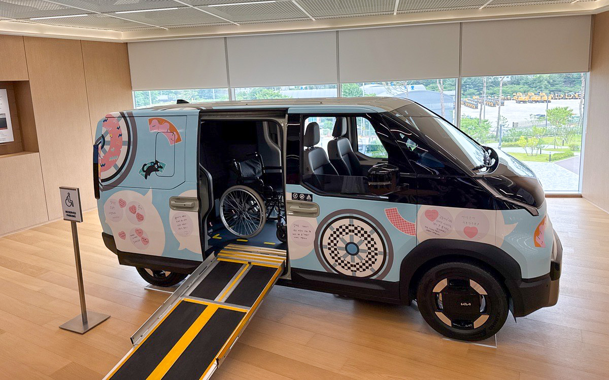 取材会場にはさまざまな車型の「PV5」が展示されていた