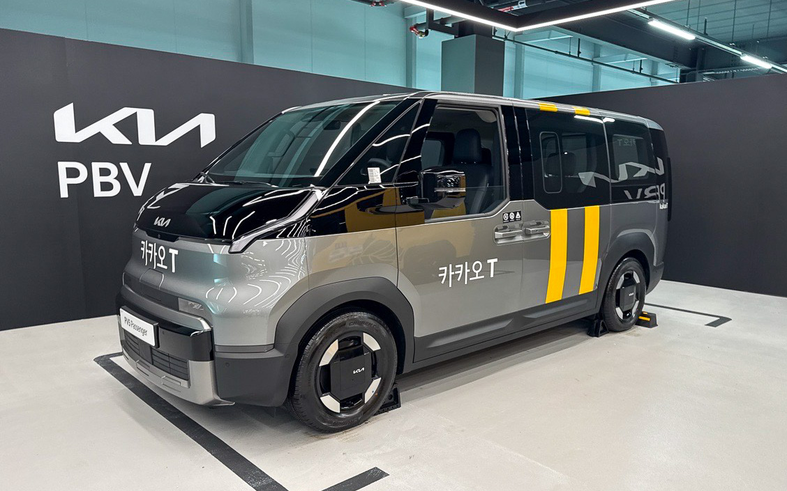 取材会場にはさまざまな車型の「PV5」が展示されていた