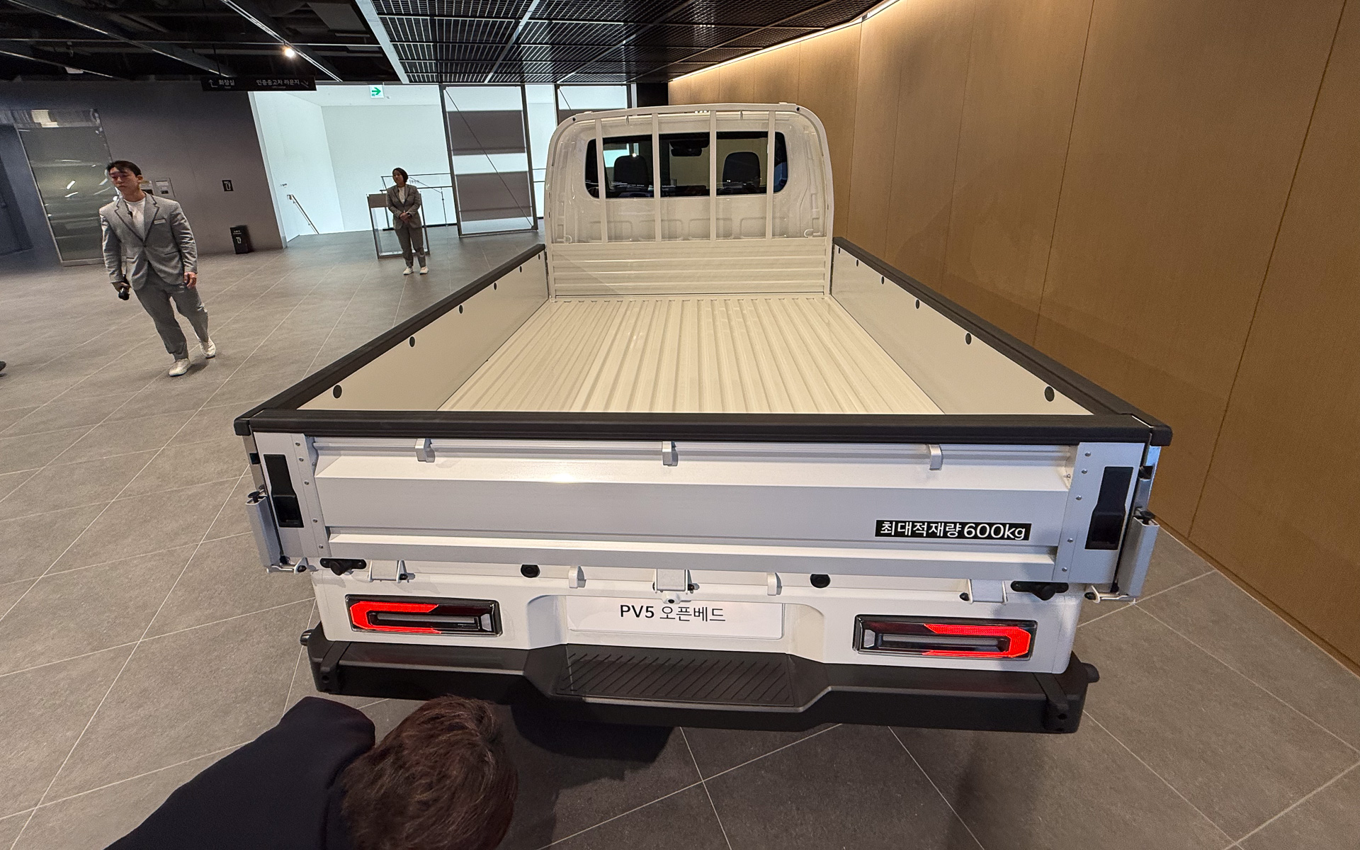 取材会場にはさまざまな車型の「PV5」が展示されていた