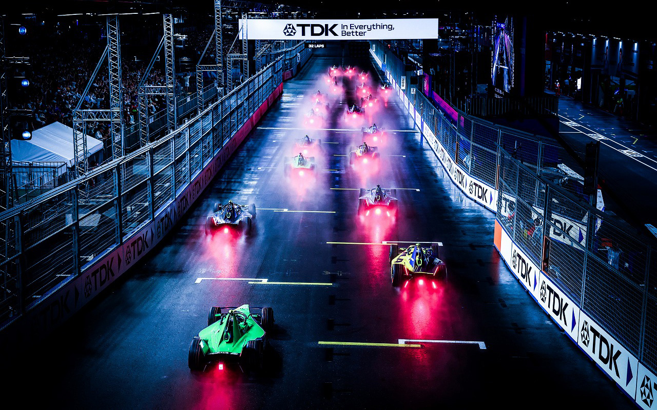 フォーミュラEの2026/27シーズン最終戦は東京での開催となる。2026年の東京E-PrixはTDKがタイトルスポンサーとなり、2日間にわたってナイトレースが開催された