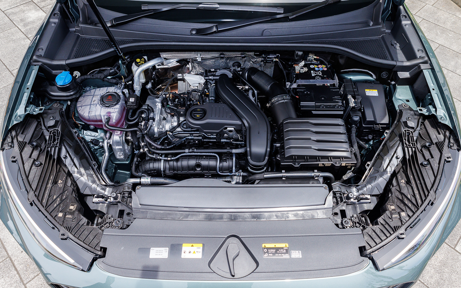 直列4気筒DOHC 1.5リッターターボエンジンは最高出力110kW（150PS）/5000-6000rpm、最大トルク250Nm（25.5kgfm）/1500-3500rpmを発生。WLTCモード燃費は15.6km/L