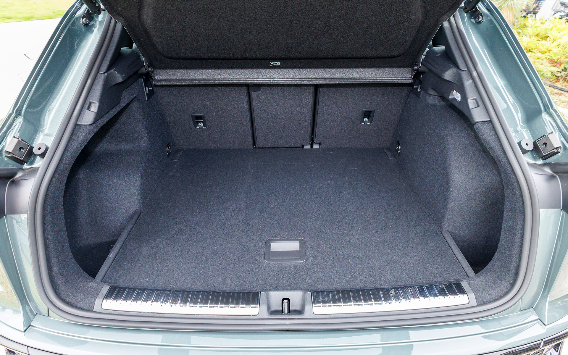 前後にスライド可能なリアシートを備え、最大1386Lのラゲッジスペースを確保