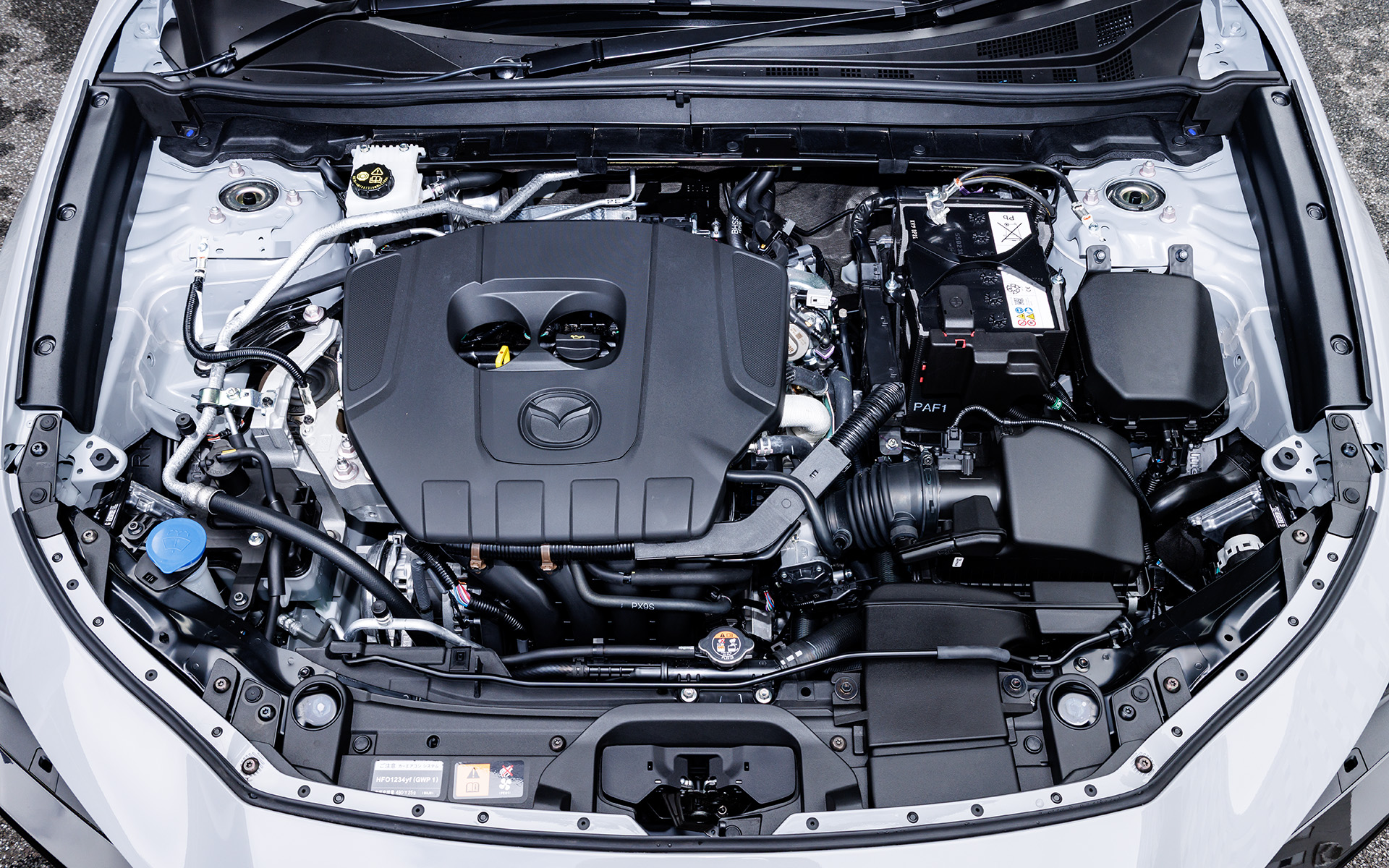 新たに搭載された直列4気筒2.5リッター直噴ガソリンエンジン。スペックは最高出力132kW（179PS）/6000rpm、最大トルク238Nm（24.3kgfm）/3750-4000rpm