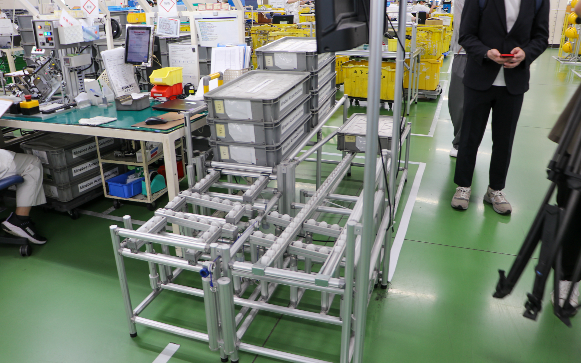 あらゆる場所で、できる限り少ない動きで完了できる工夫や、次の工程へ運ぶための最善策が講じられていた
