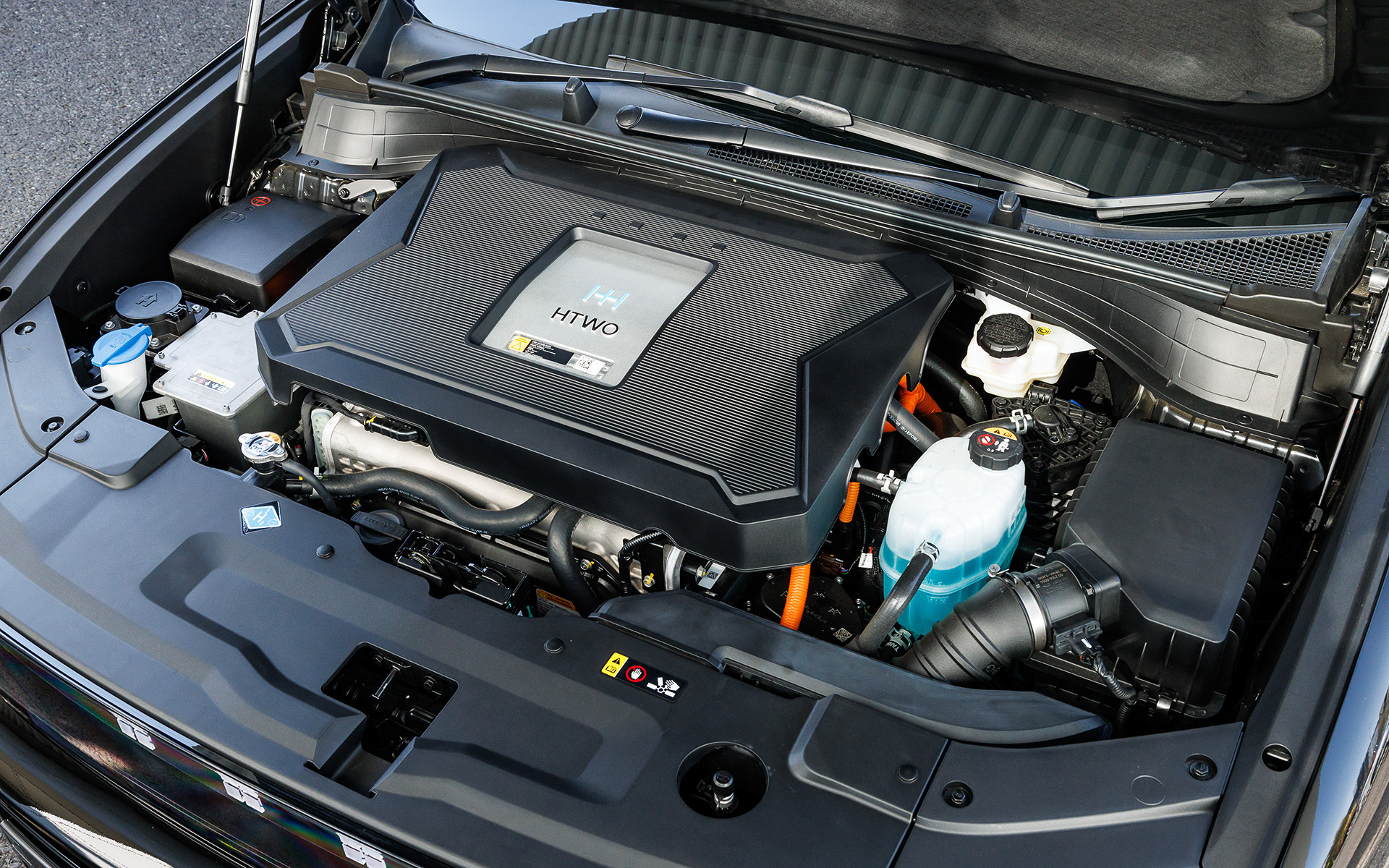 モーターの最高出力は150kW（204PS）/4200-5000rpm、最大トルクは350Nm/0-4000rpm