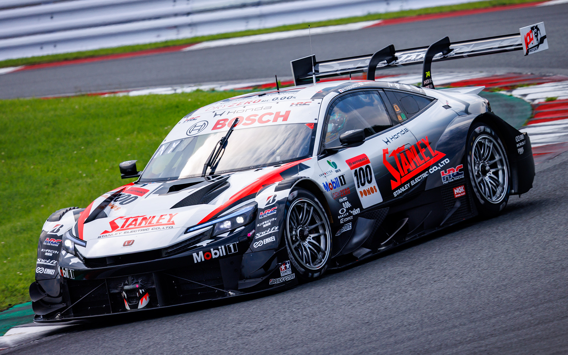 スーパーGT第4戦富士にて、今期からGT500クラスに投入された「プレリュードGT」に初優勝をもたらした100号車 STANLEY HRC PRELUDE-GT（山本尚貴/牧野任祐）