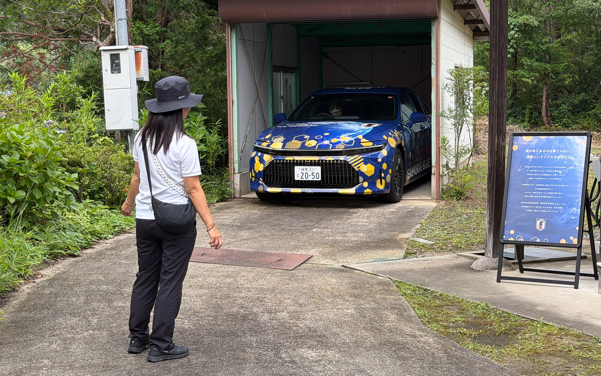 今回のワークショップでは、サムライブルーのクラウン セダンFCEVも登場