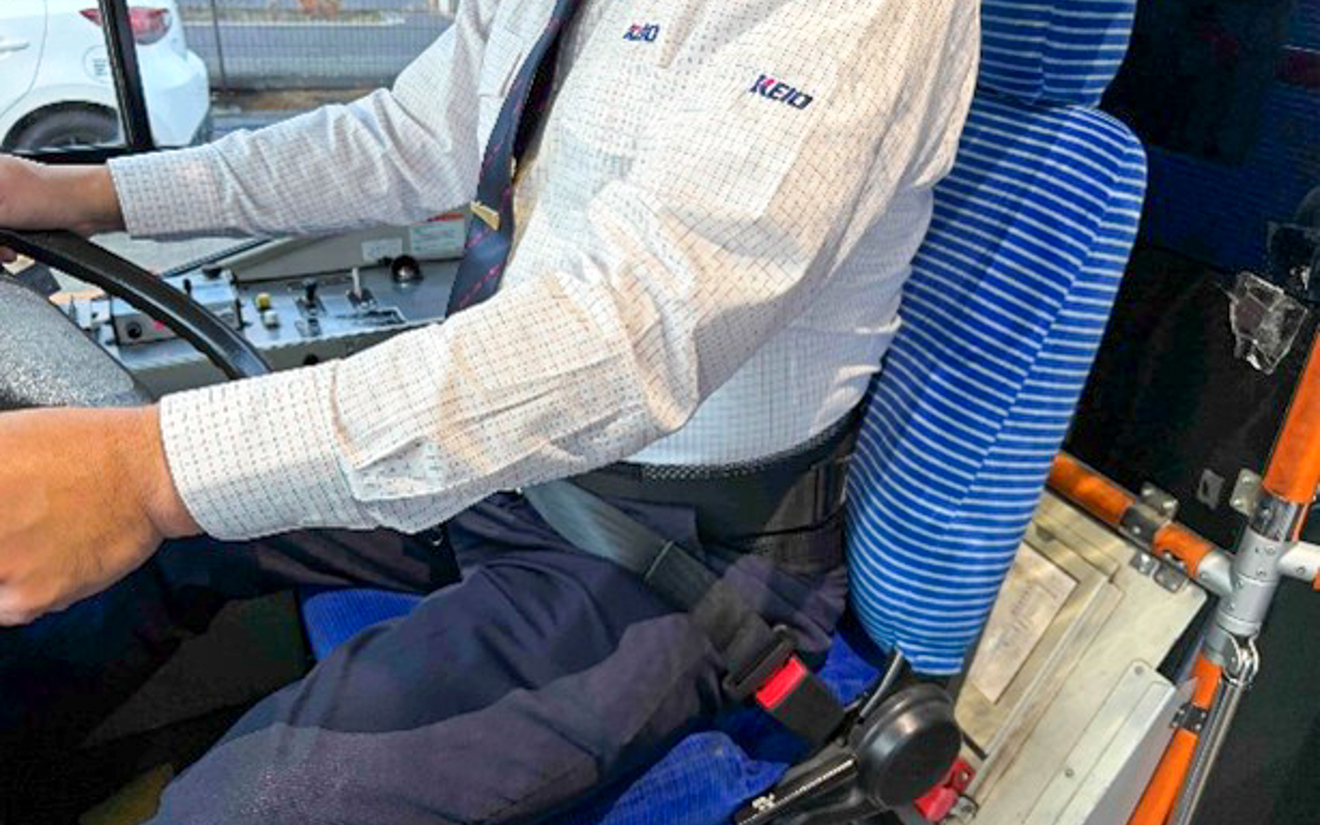 運転手やデスクワークなど座り仕事中心な人用のサポーターとなっている