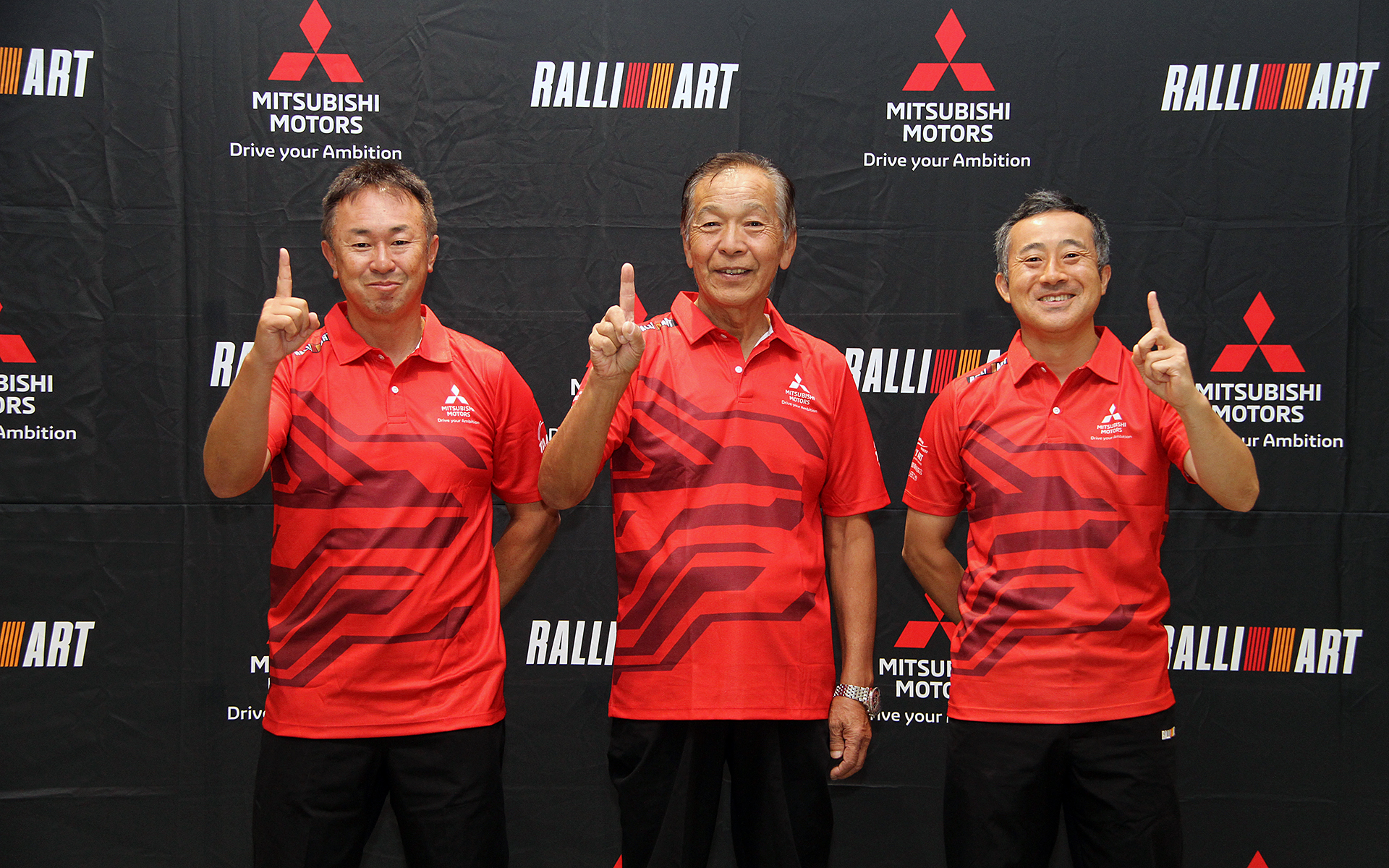 AXCR2026で2年連続の総合優勝を果たしたチーム三菱ラリーアートが帰国会見に臨んだ