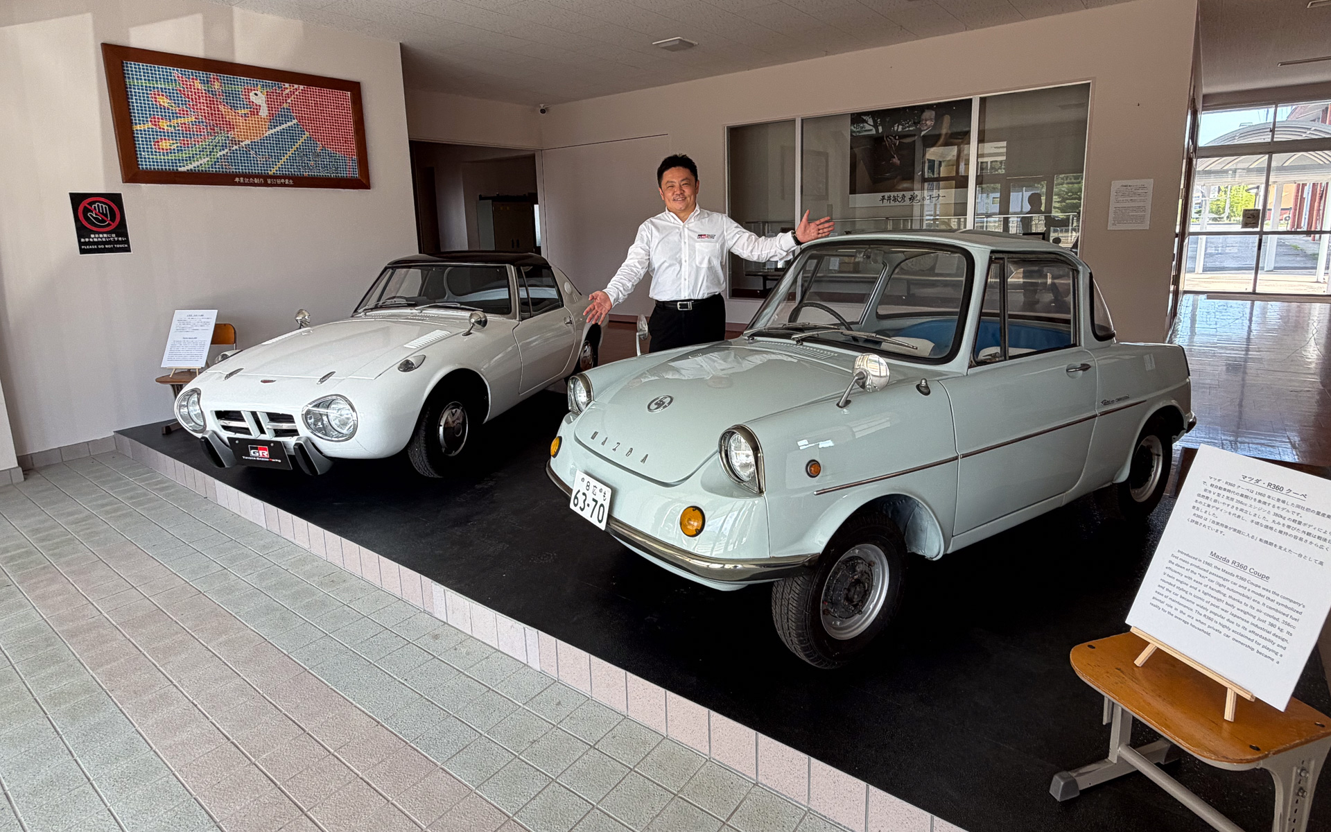入口にはR360とスポーツ800を展示