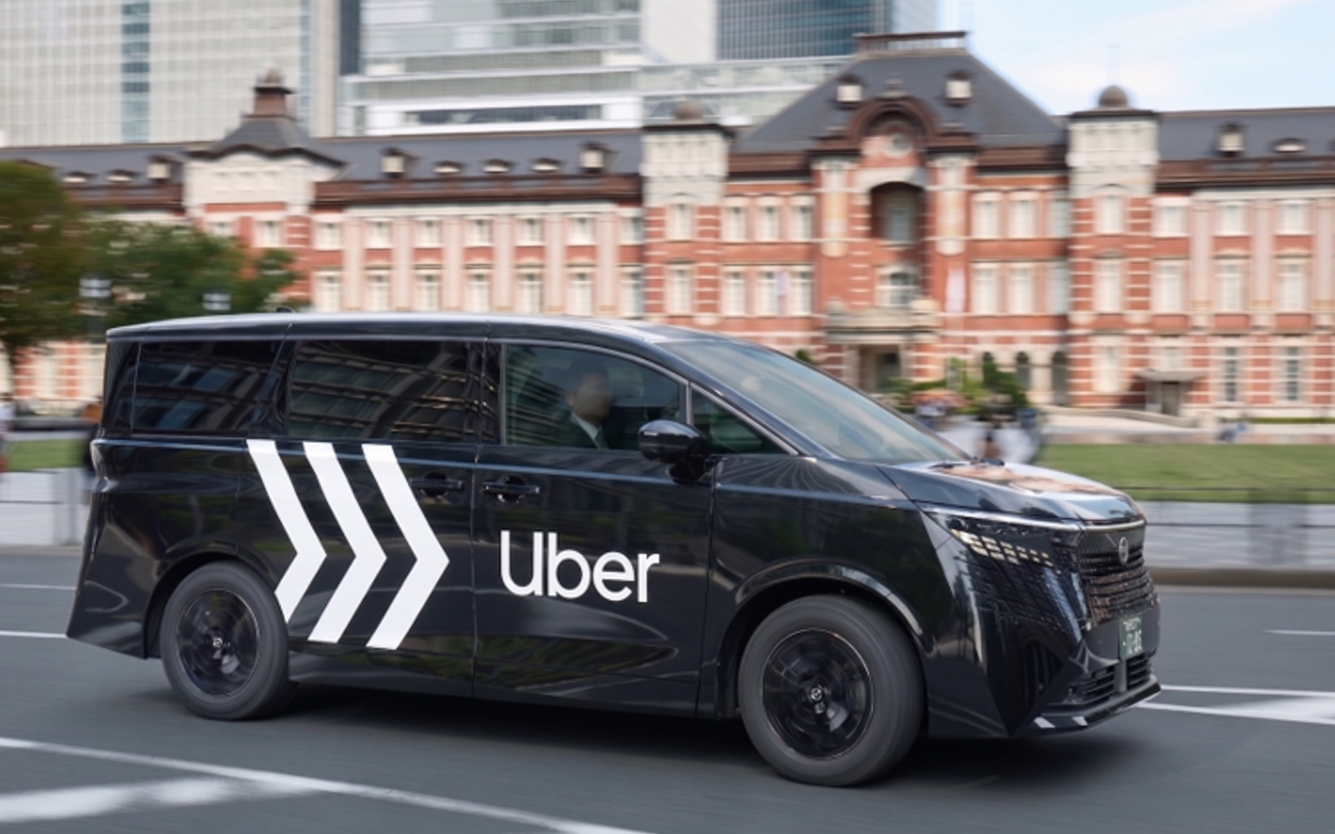 Uberプレミアムの対象車両として導入される日産自動車の新型「エルグランド」