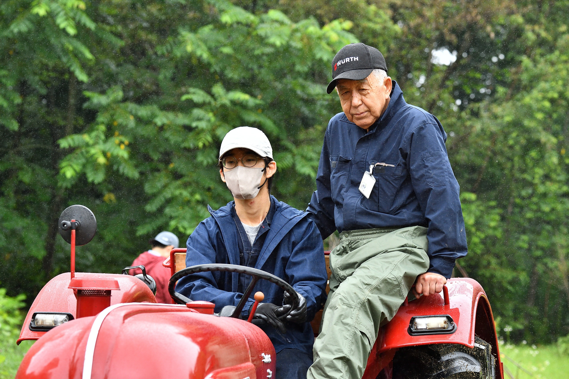 誰もが初めての体験にドキドキワクワク。自らの手で直した機械に乗るのは感慨もひとしおだ