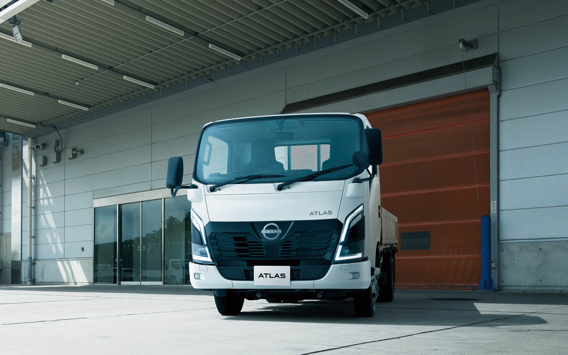 商用車「アトラス」普通免許対応モデルを一部仕様変更