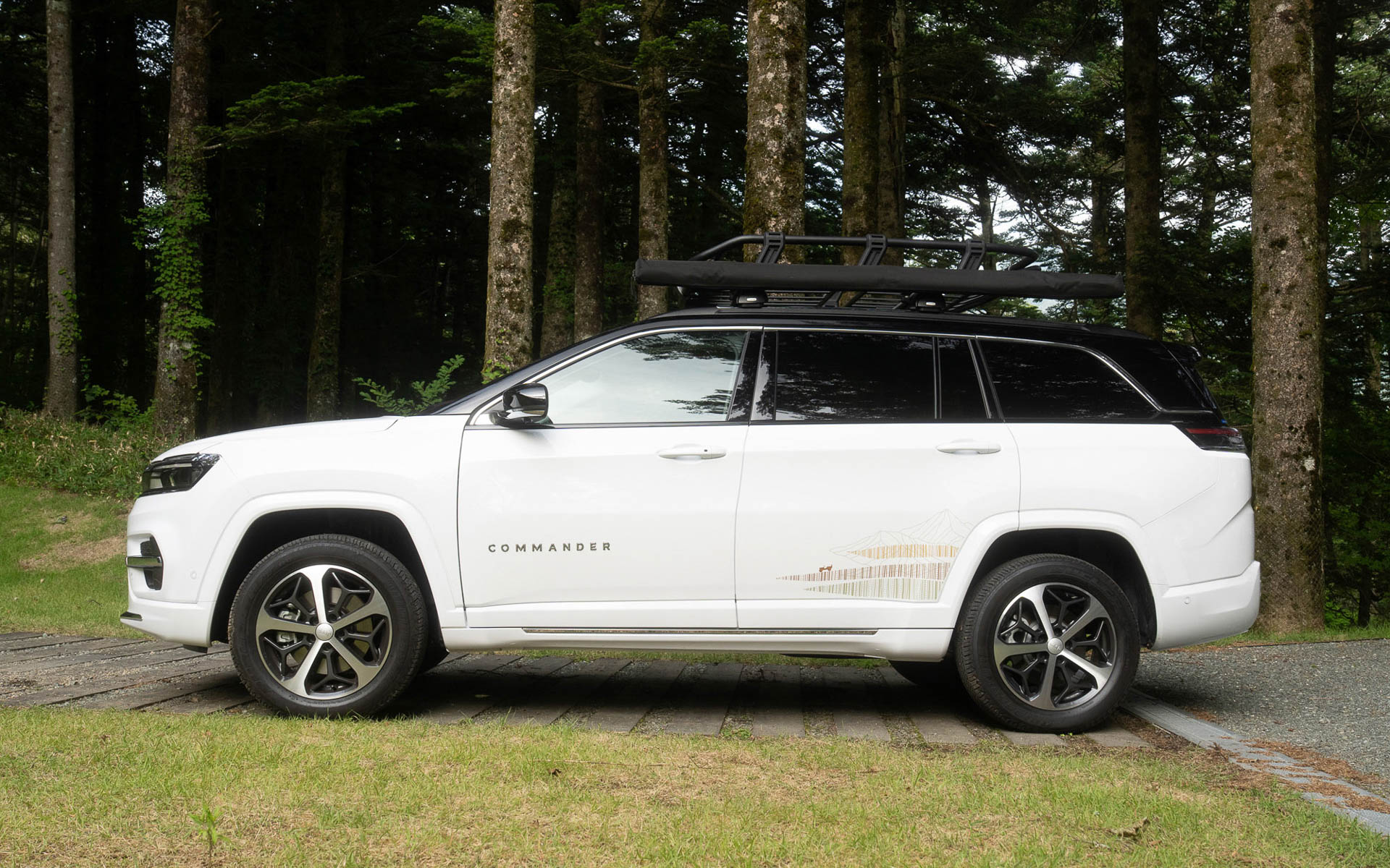Field Style Edition専用デカールを全車に採用