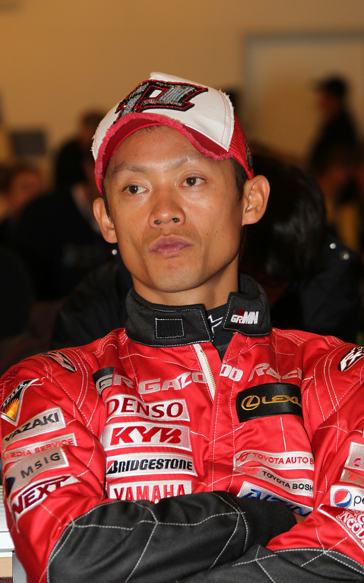 当時国内のスーパーGTで絶対的な強さを誇っていたトップドライバーの脇阪寿一氏