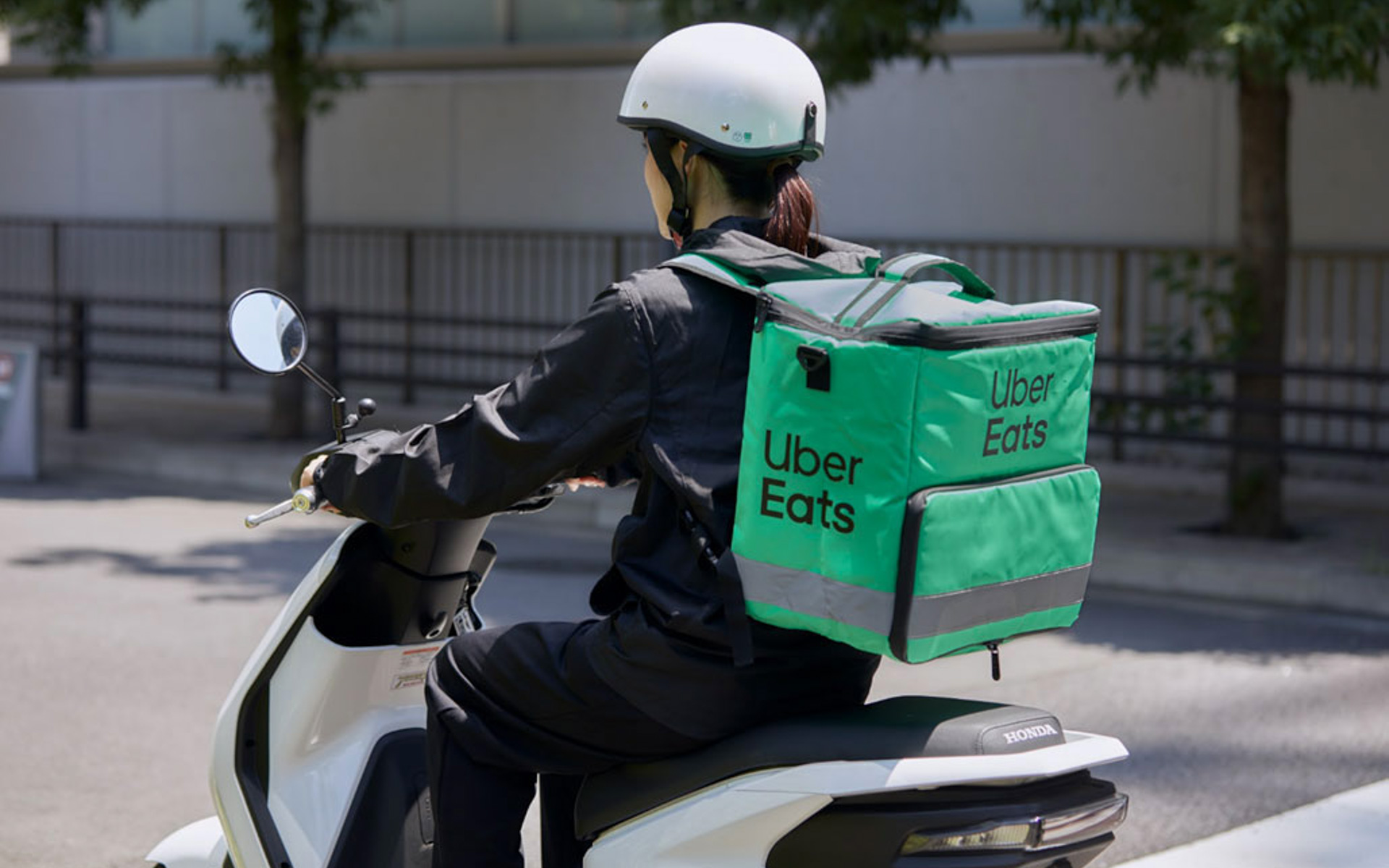 Uber Eatsの二輪配達パートナー