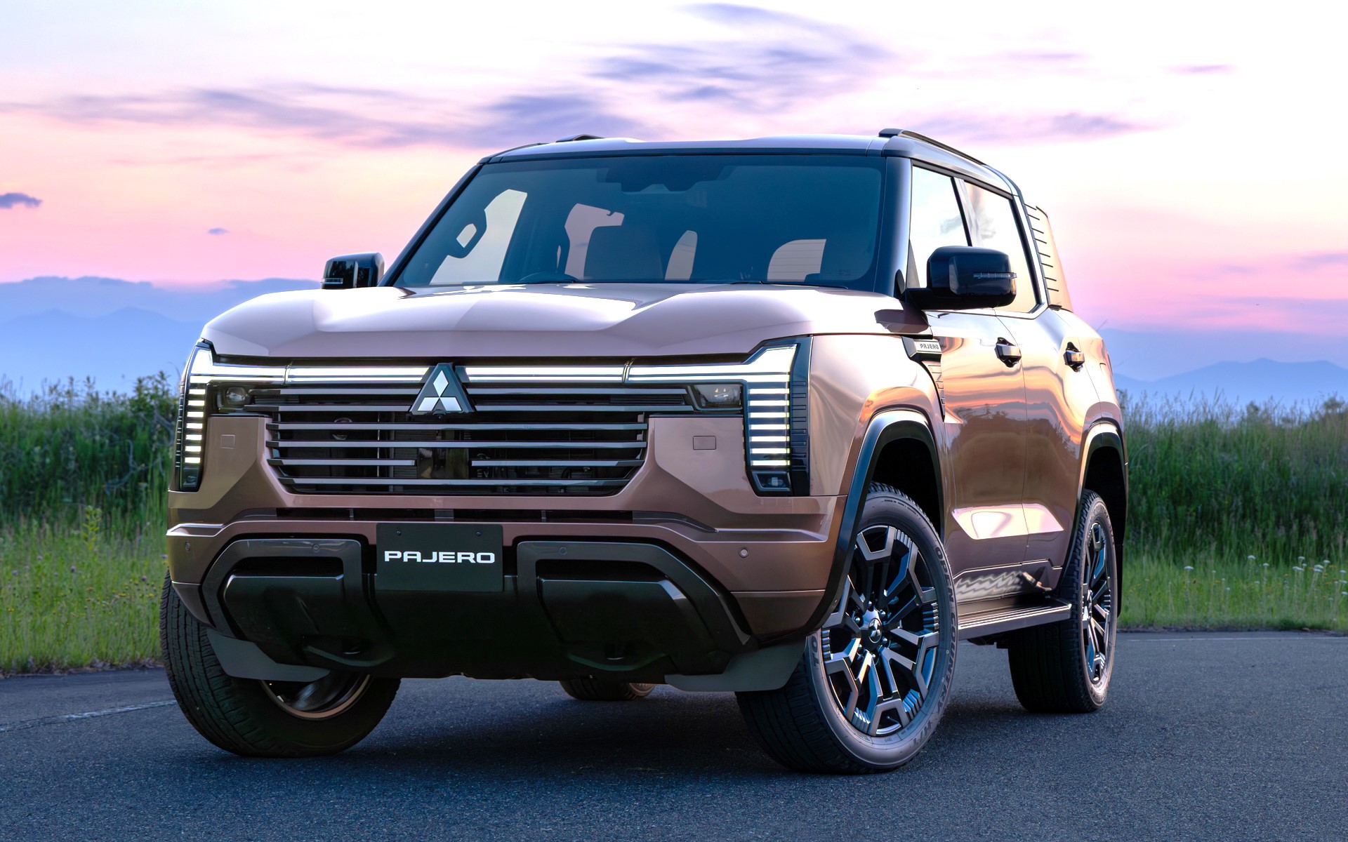 三菱自動車が新型パジェロを世界初公開