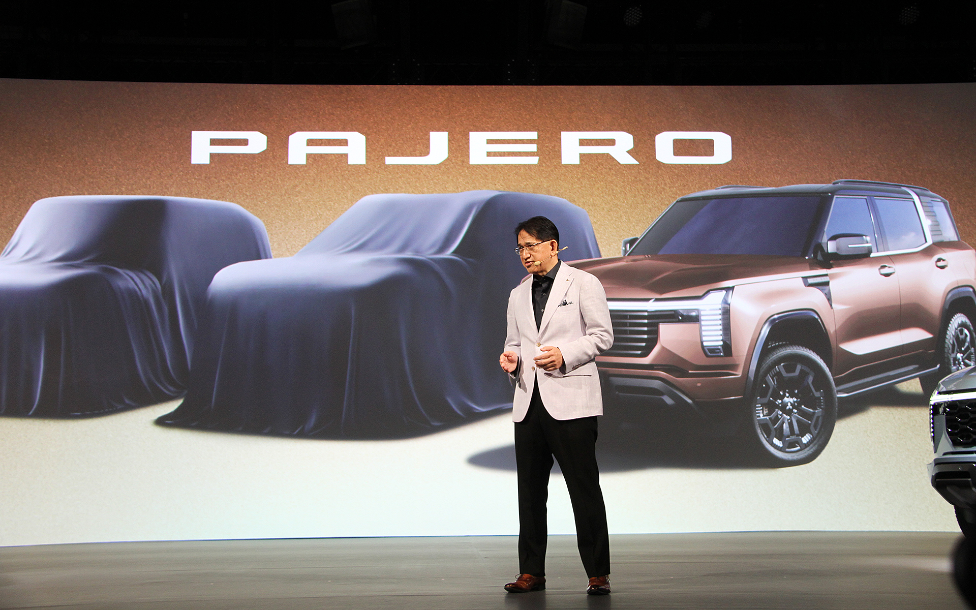 新型パジェロを頂点に、コンパクトSUV、スモールSUVを加えたパジェロシリーズを展開していくことを予告