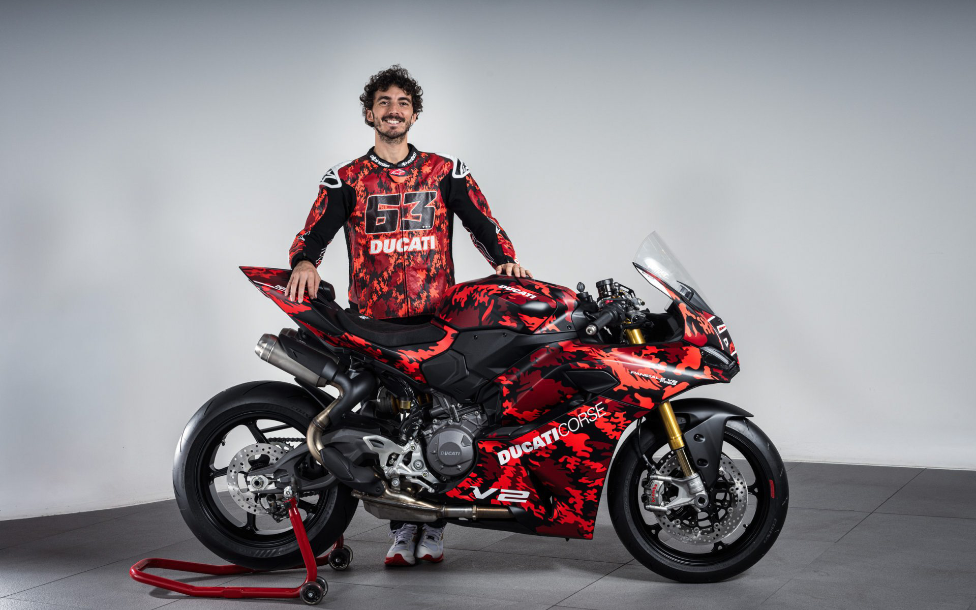フランチェスコ・バニャイア選手へのオマージュとなる「Panigale V2 FB63」