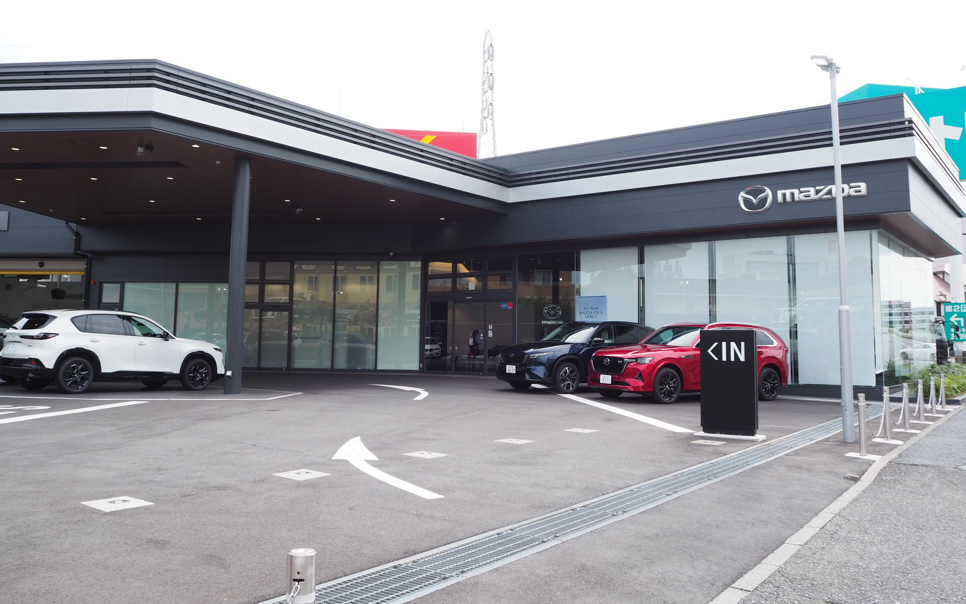 関東マツダ横浜鶴見店の所在地は、神奈川県横浜市鶴見区尻手2-2-20。営業時間は10時～18時20分で、定休日は毎週火曜日と隔週水曜日。電話番号は045-580-5780