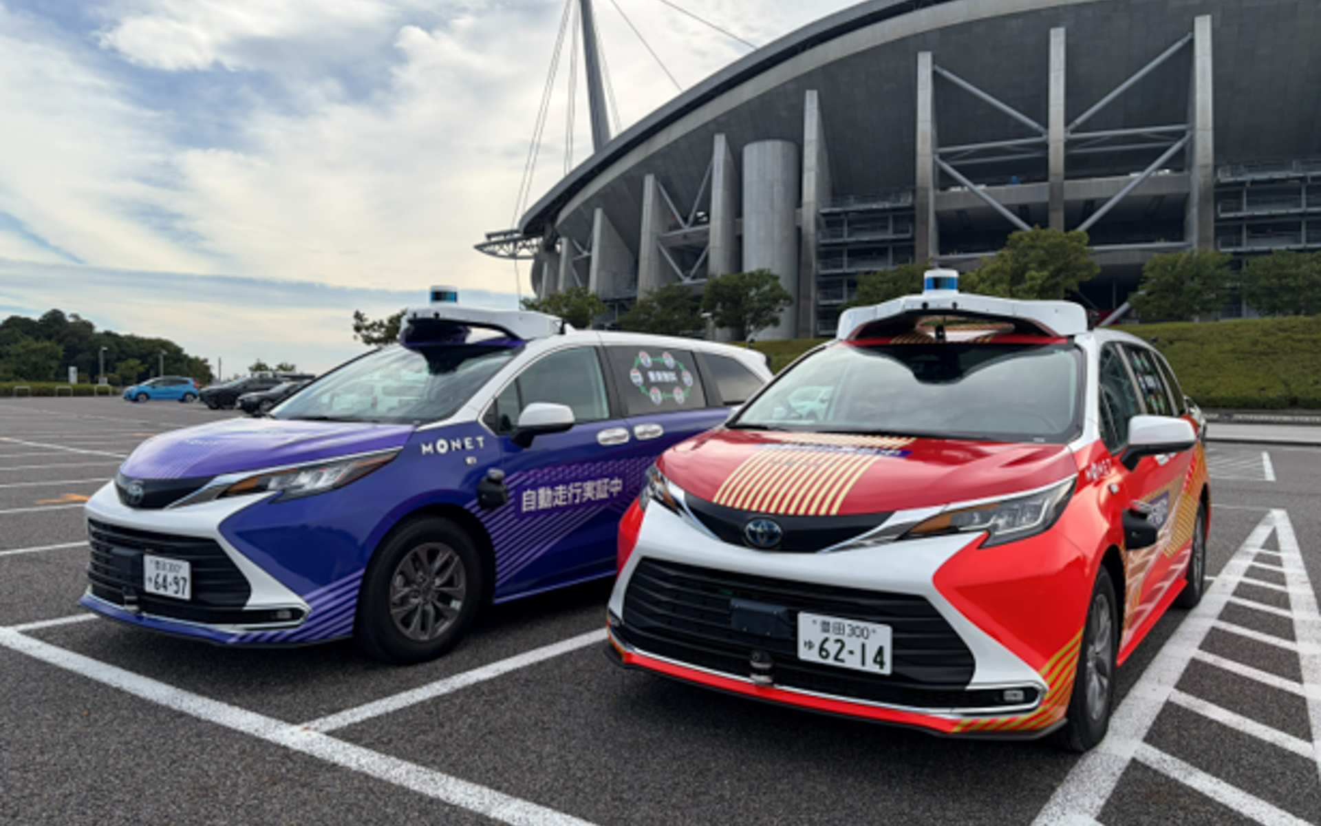 トヨタ自動車（米国）のミニバン「シエナ」をベースに改造した車両