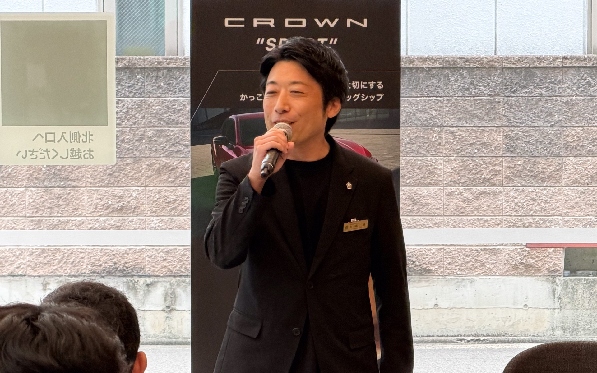 イベントのあいさつを行なうTHE CROWN 愛知高辻ゼネラルマネージャー 矢花慶氏