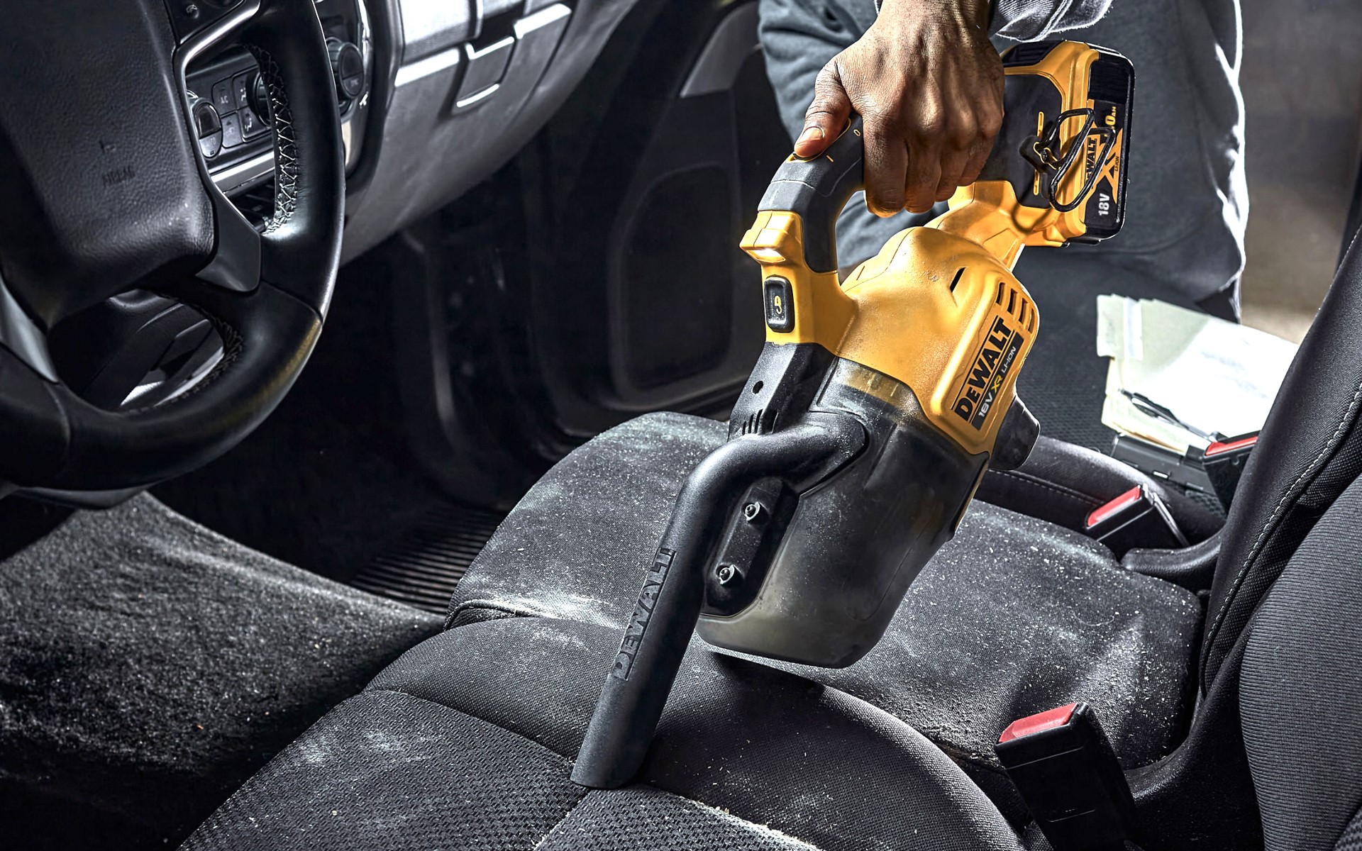 工具メーカー「デウォルト」から新型コードレス掃除機「18V XRクリーナー」が登場