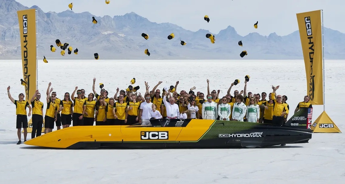 時速406.320マイル（時速約653.908km）という水素エンジン車の地上最高速度世界記録を樹立した