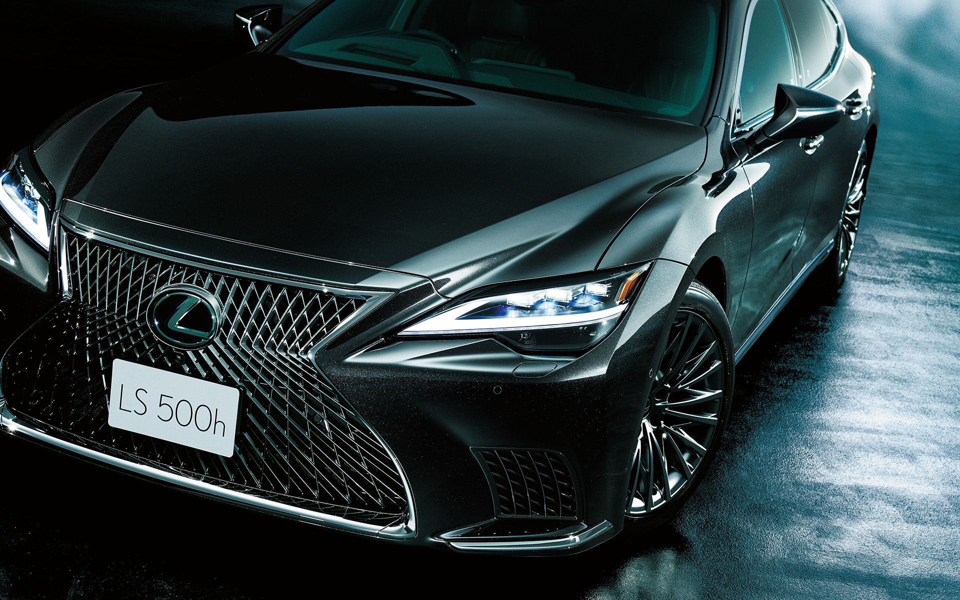 LS500h“グラファイトブラックガラスフレーク”