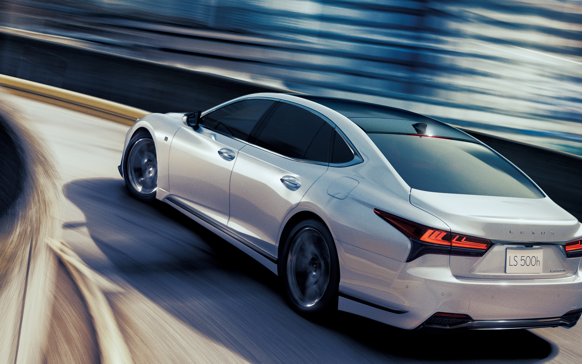 LS500h“ホワイトノーヴァガラスフレーク”
