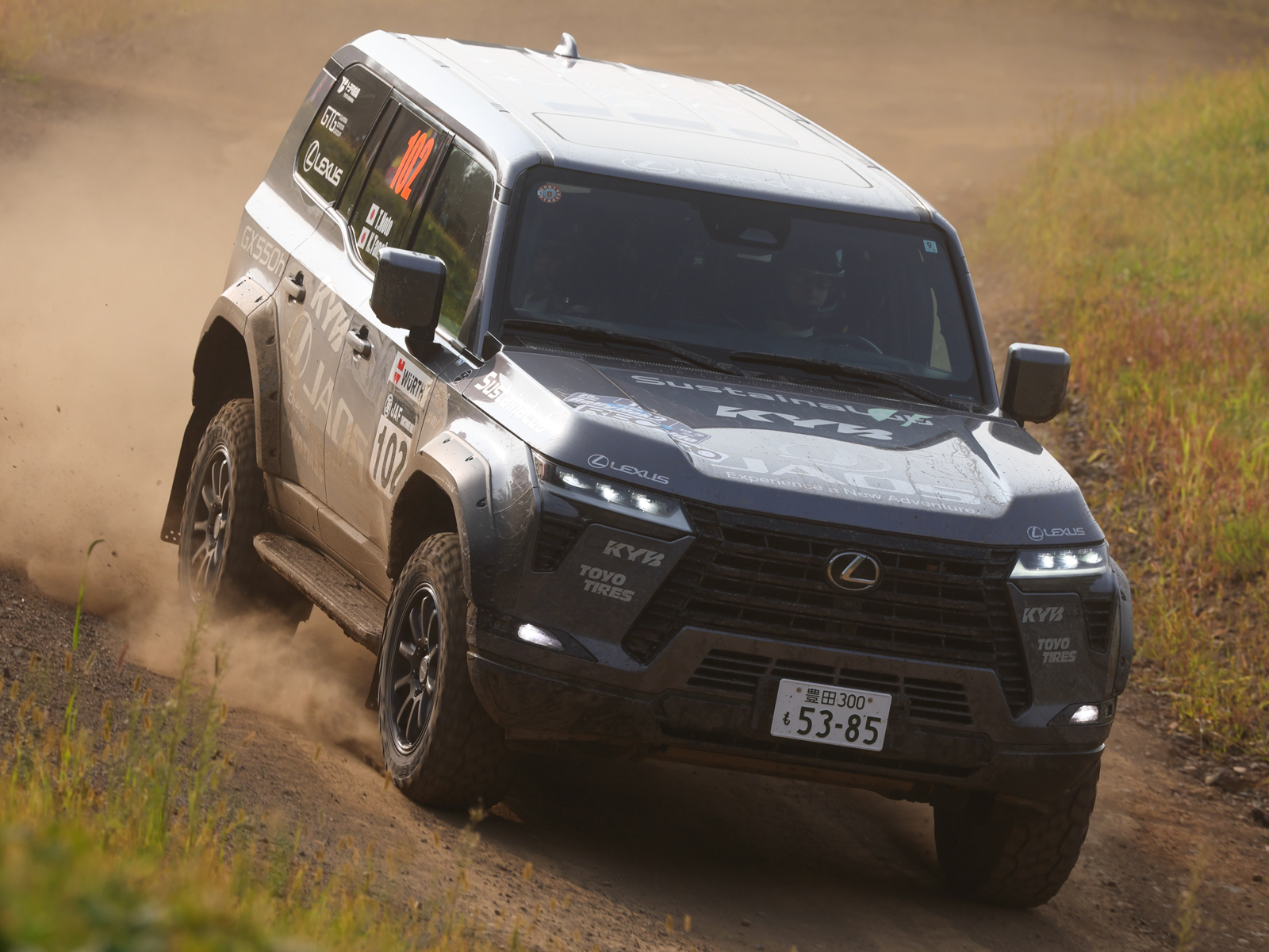 XC-1クラスで優勝した「TEAM JAOS with LEXUS（能戸知徳/田中一弘組）」、車両：レクサス「GX550h」
