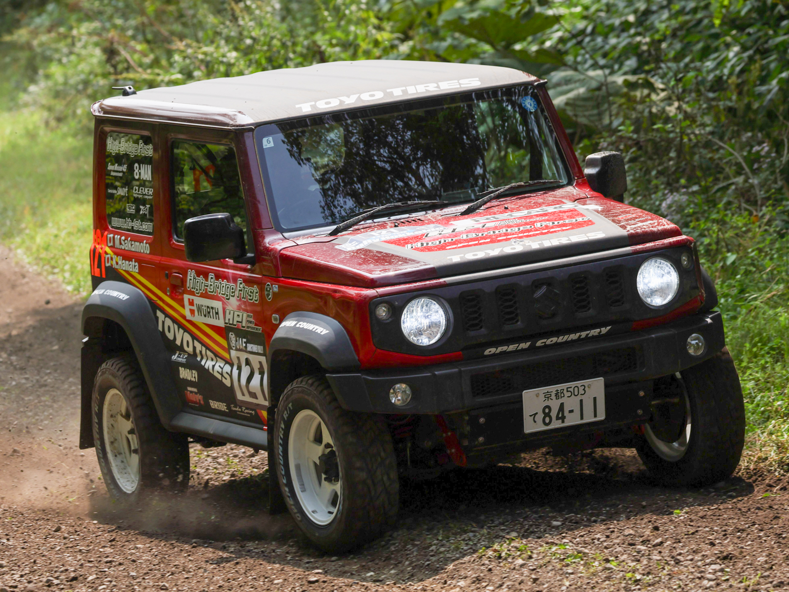XC-3クラスで優勝した「High Bridge First  with TOYO TIRES（坂本誠/花田圭一組）」、車両：スズキ「ジムニーシエラ」